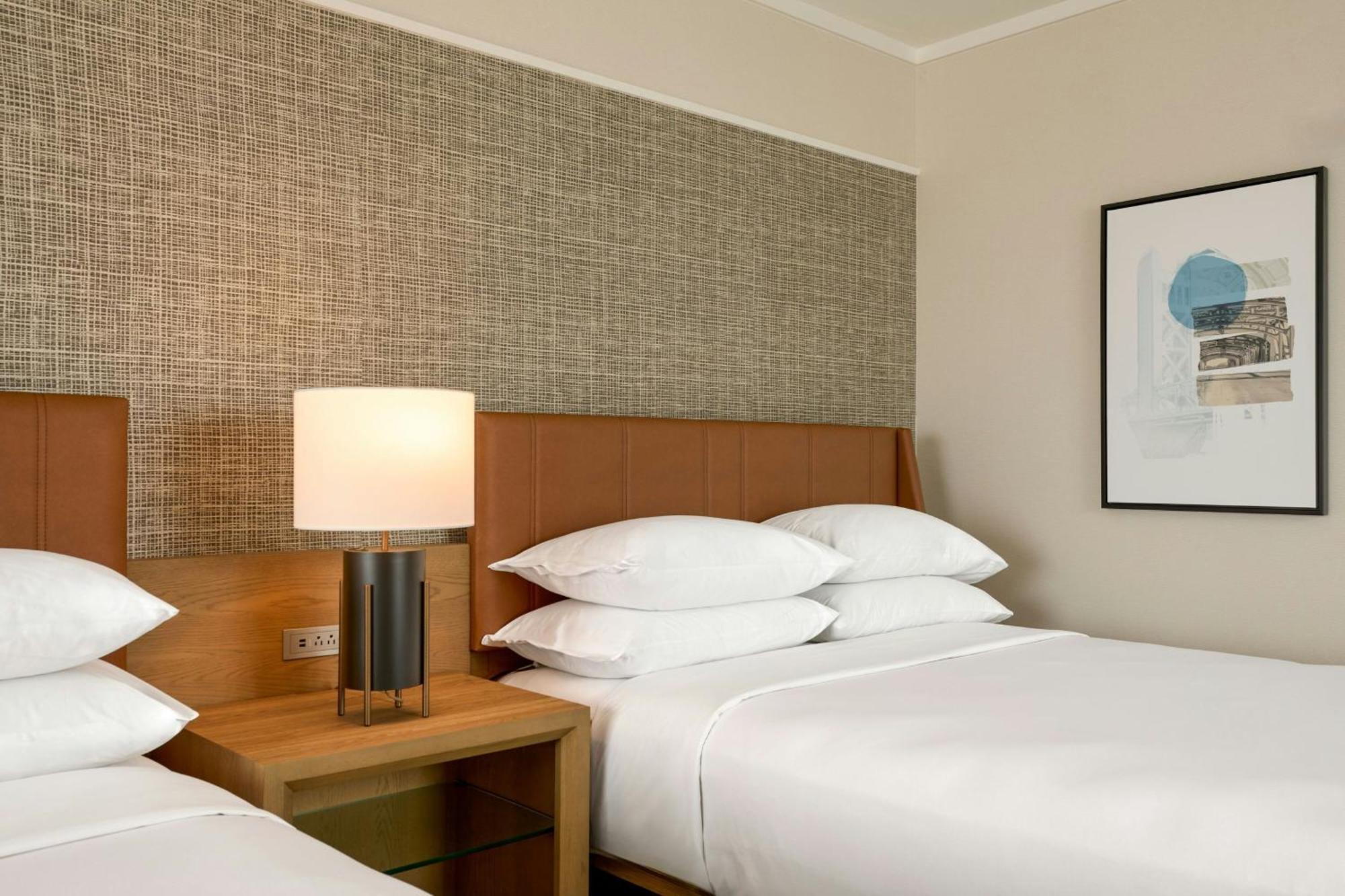 Guest room 2 Double City view Low floor
