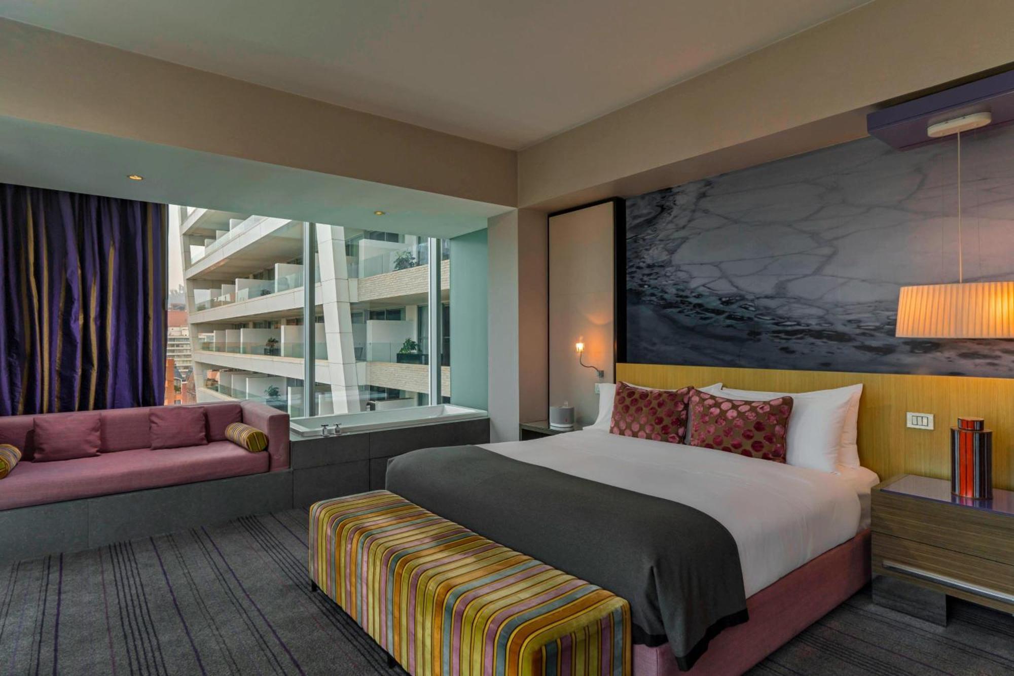 Cool Corner Guest room 1 King City view