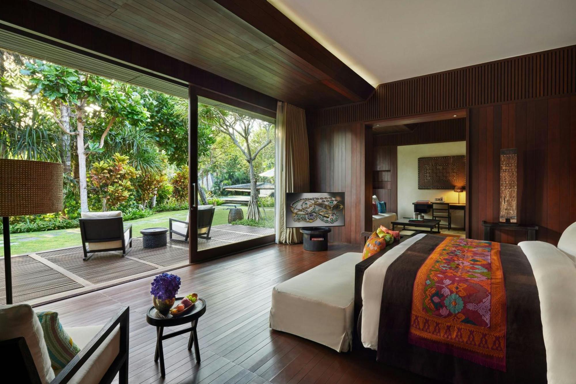 Three-Bedroom Mansion Private Pools
