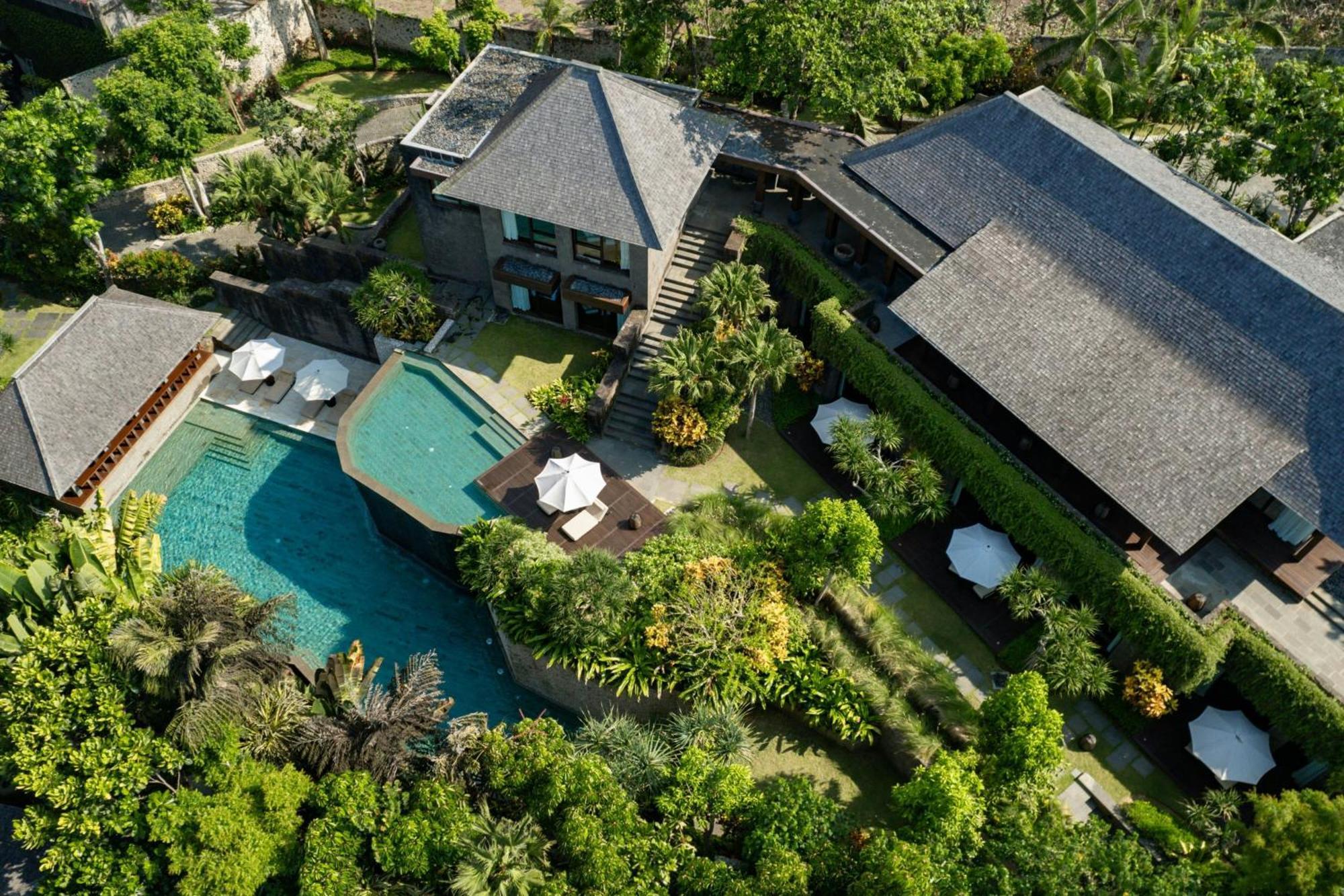 Three-Bedroom Mansion Private Pools