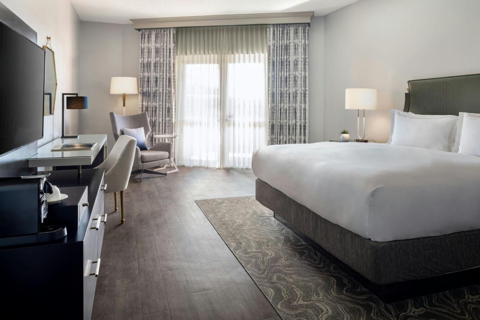 Deluxe King Room Resort View Balcony Tower