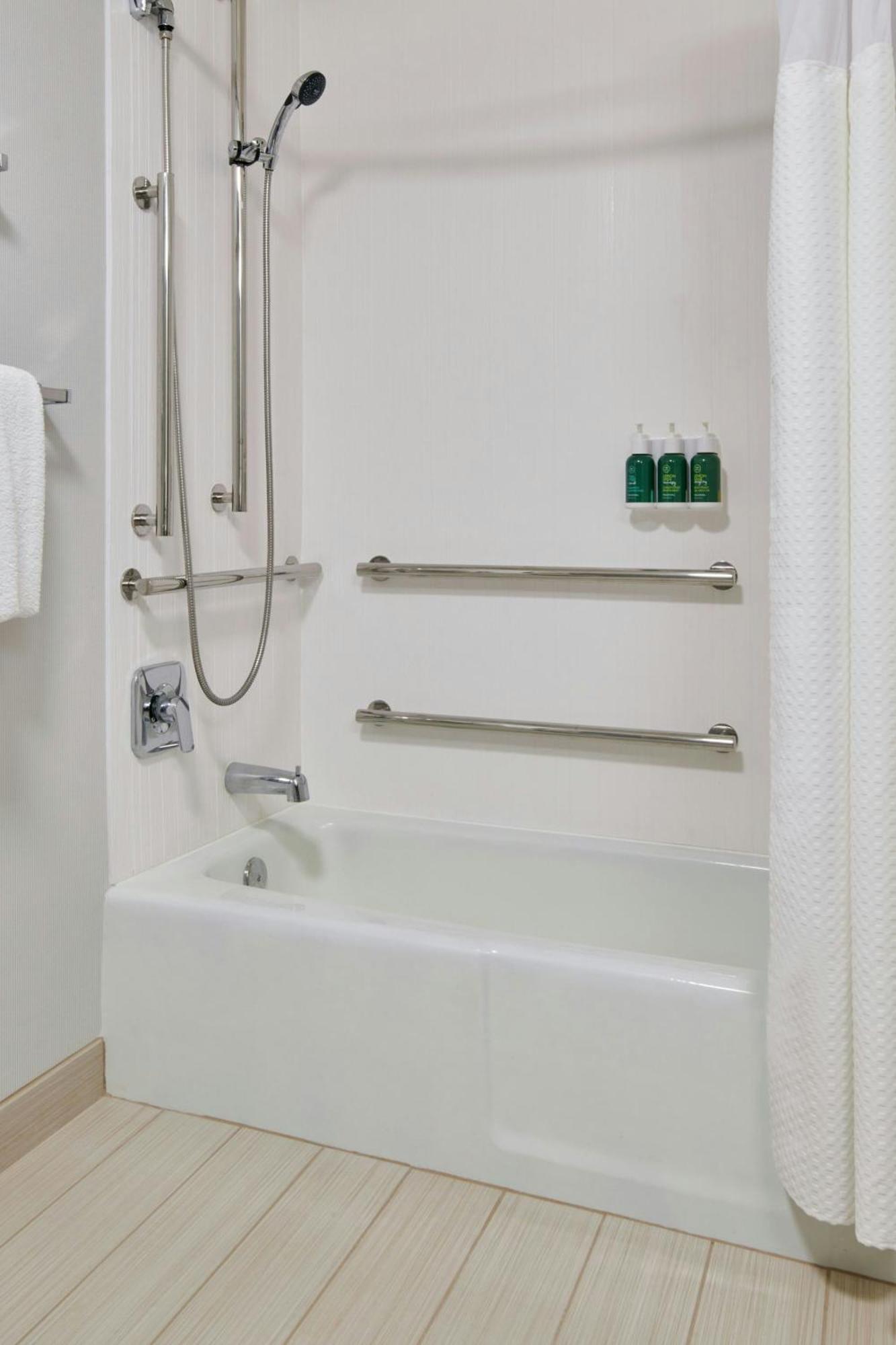 Queen Room with Two Queen Beds,1643155964:JPEG