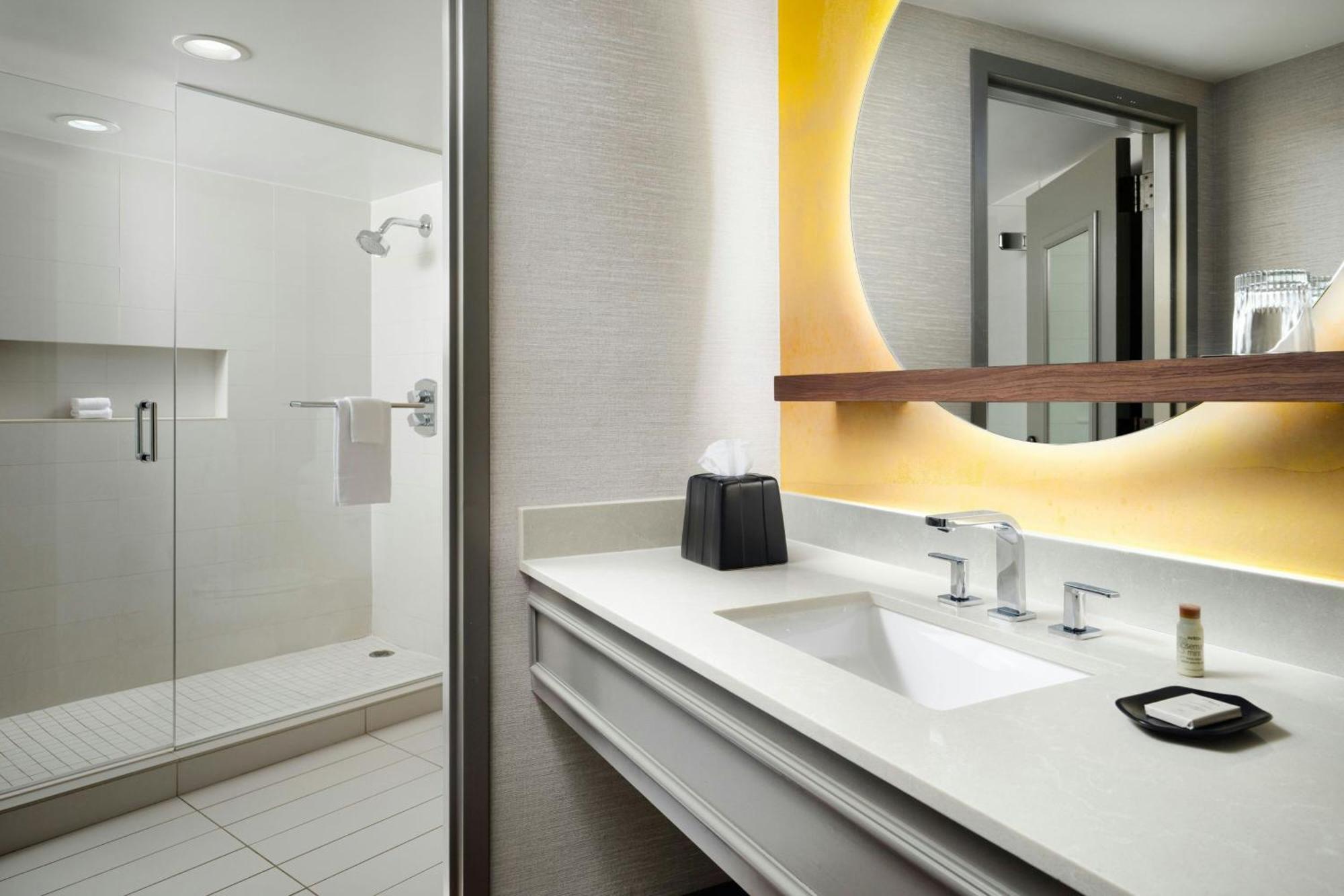 Queen Studio Suite with Sofa Bed and Mountain View,1643156138:JPEG