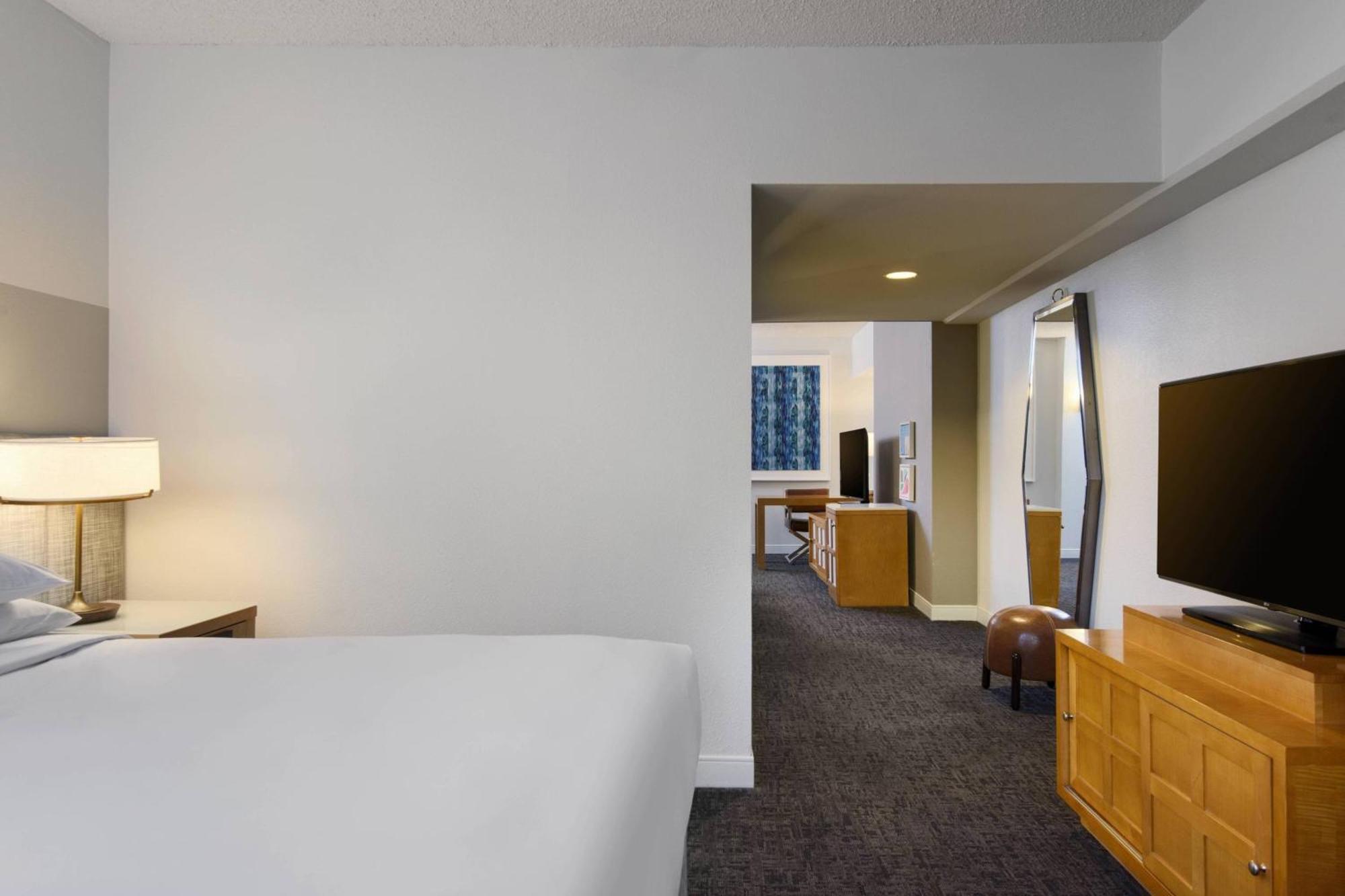 King Suite with Pool View (No Resort Fees),1643156297:JPEG