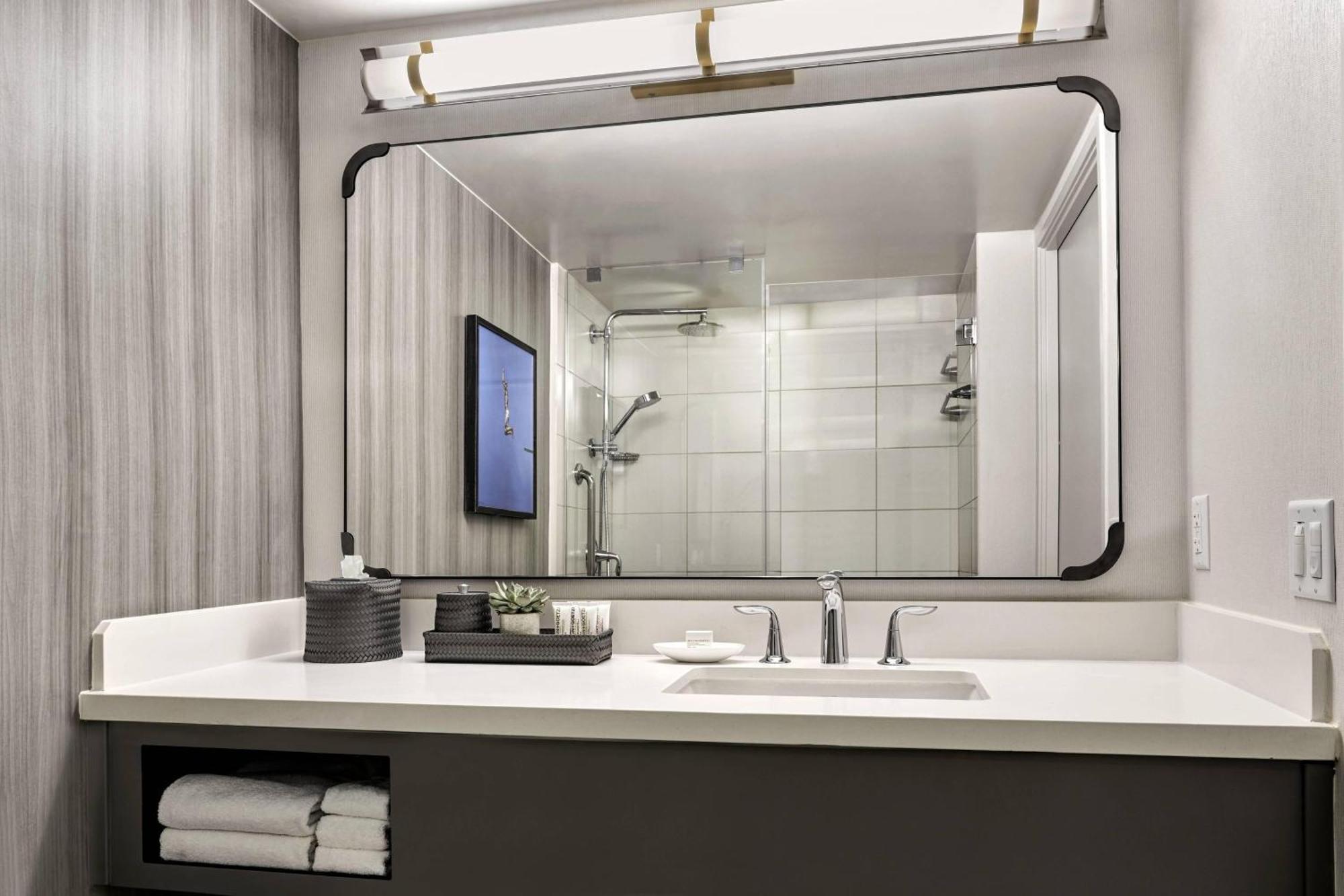 Balcony Queen Room with Two Queen Beds and Golf View,1643157866:JPEG