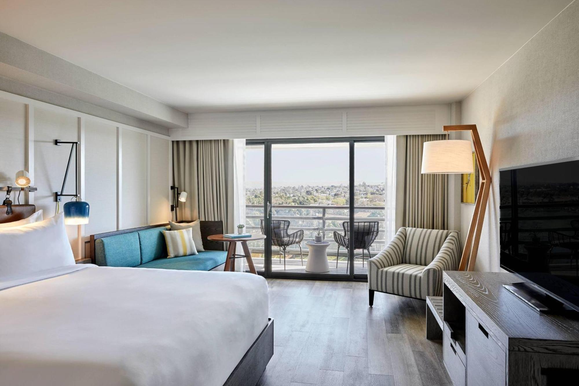 Balcony King Room Golf View