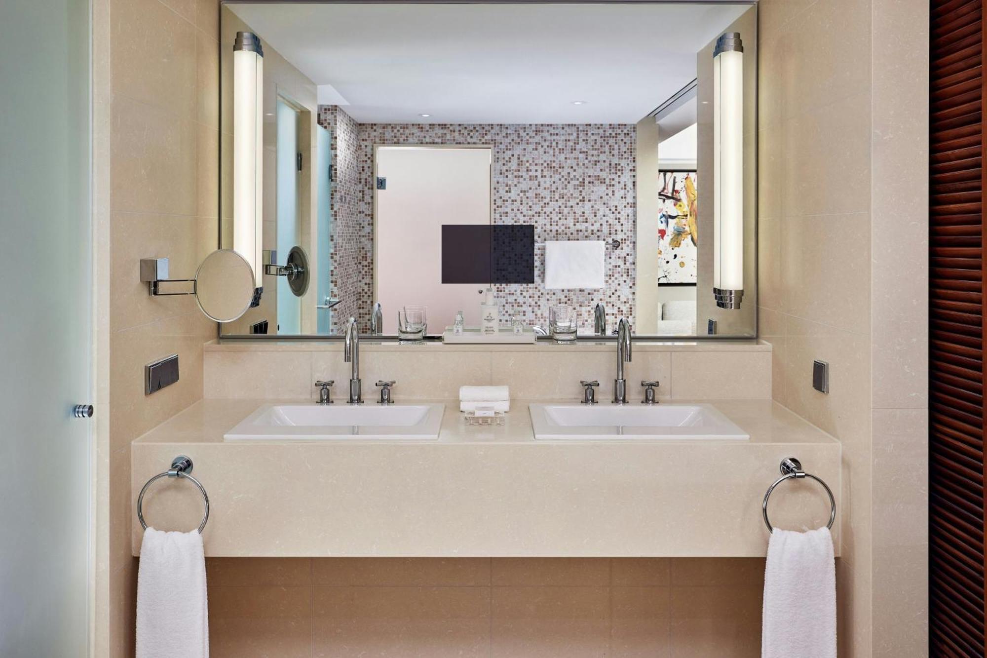 Panoramic Deluxe King Room