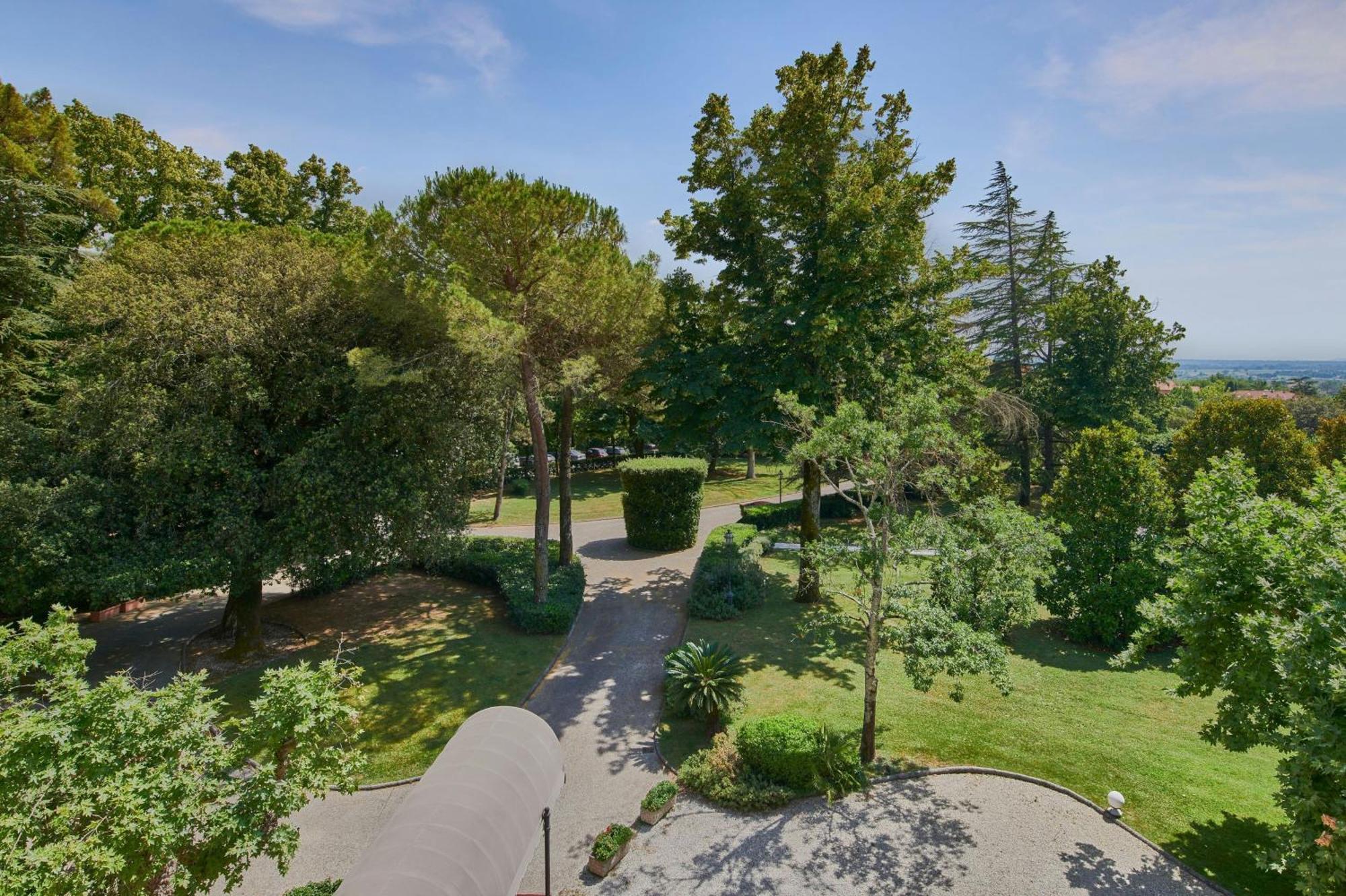 Classic Queen Room with Balcony and Garden View,1643161322:JPEG