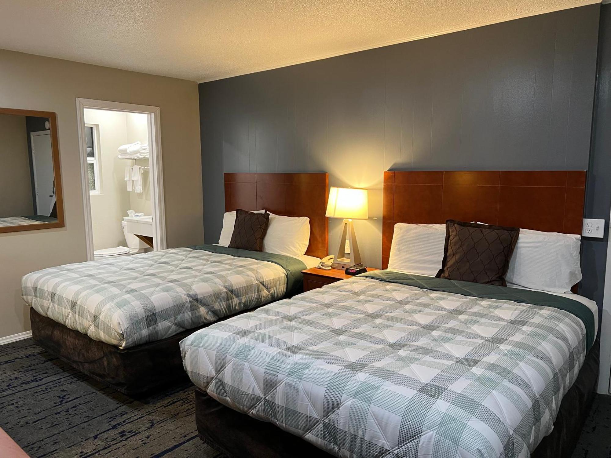 Queen Room Two Queen Beds Non-Smoking