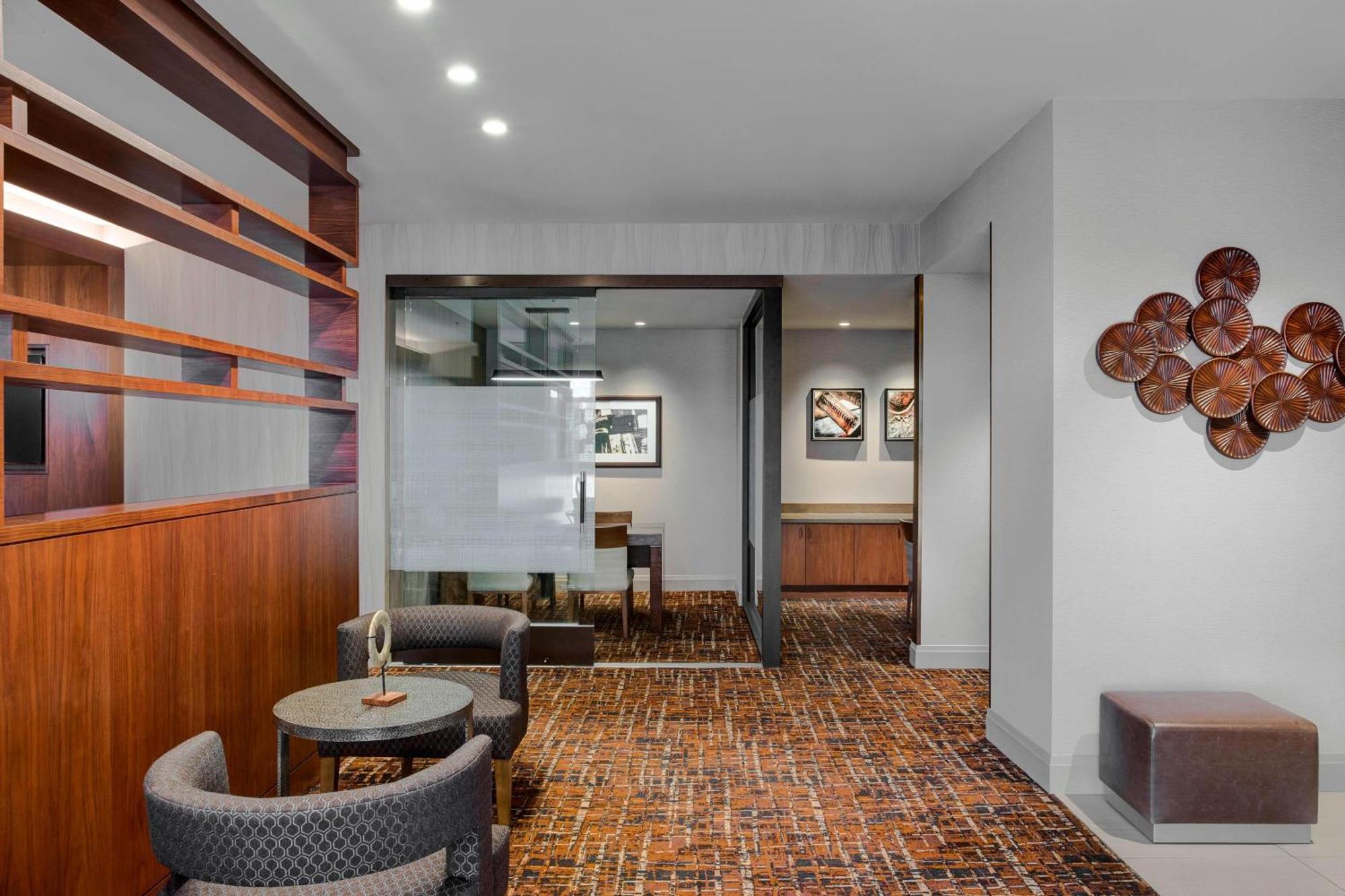 M Club lounge access Guest room 1 King