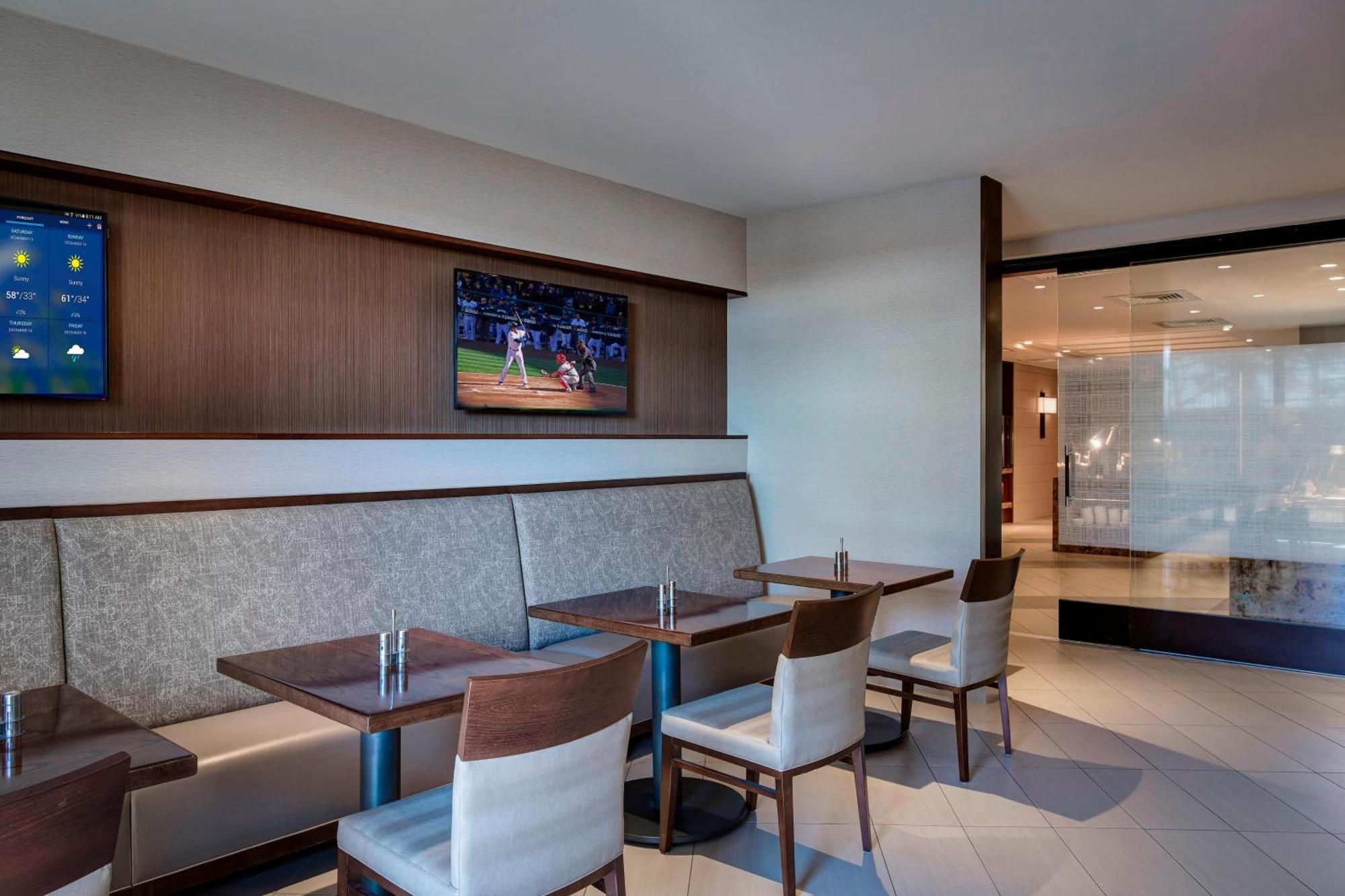 M Club lounge access Guest room 1 King
