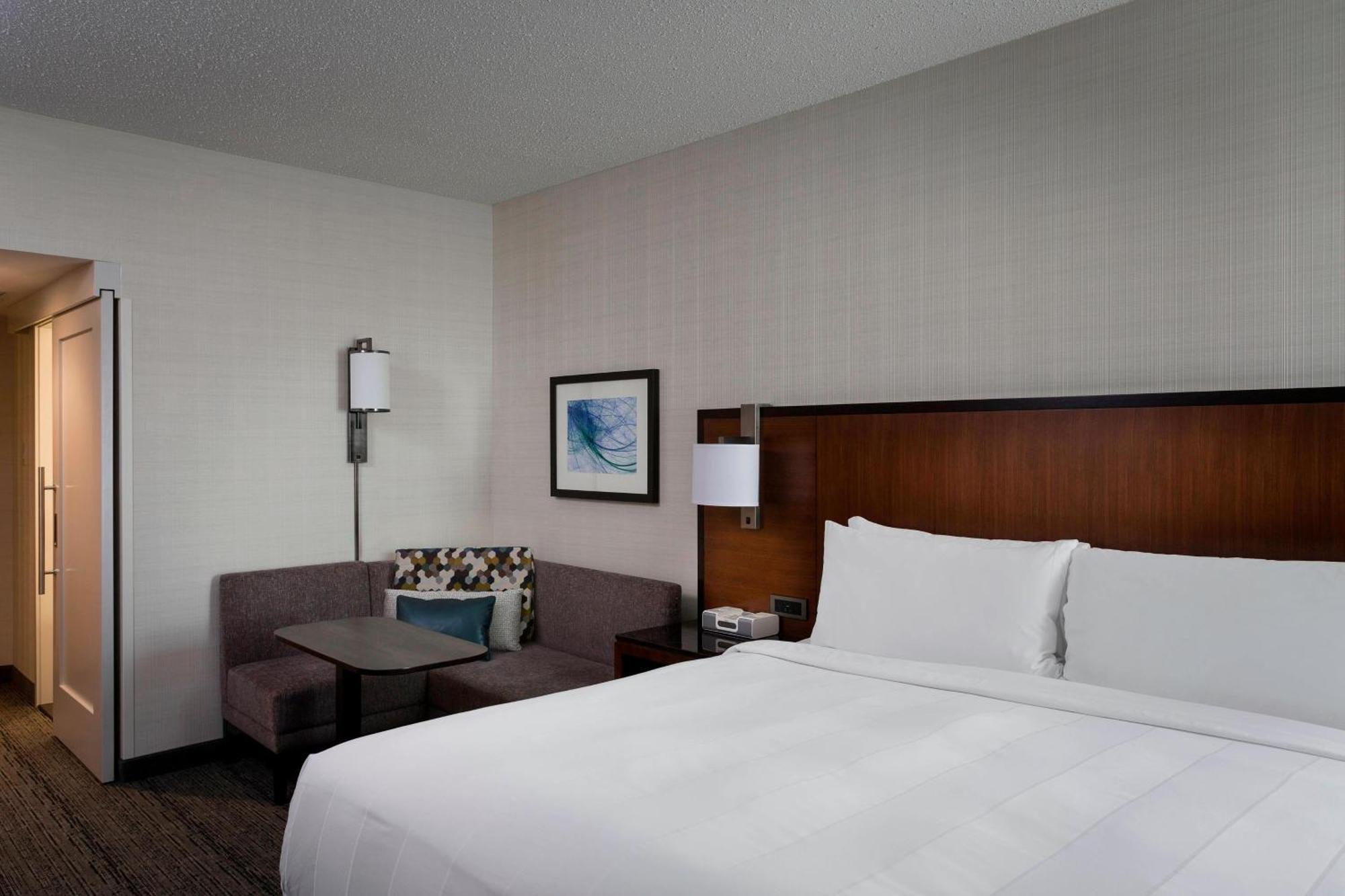 Guest Room King Bed
