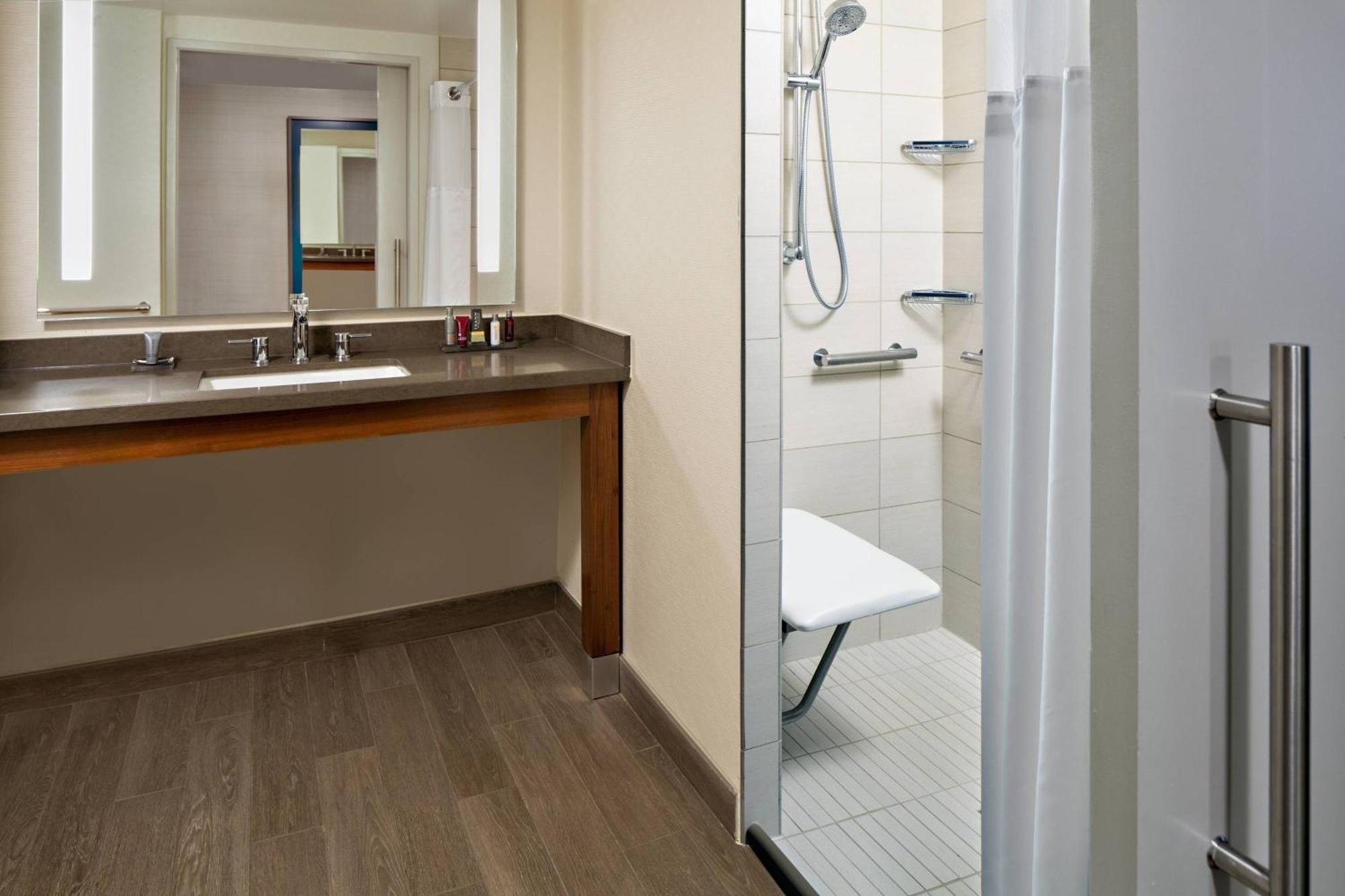 M Club lounge access Guest room 1 King