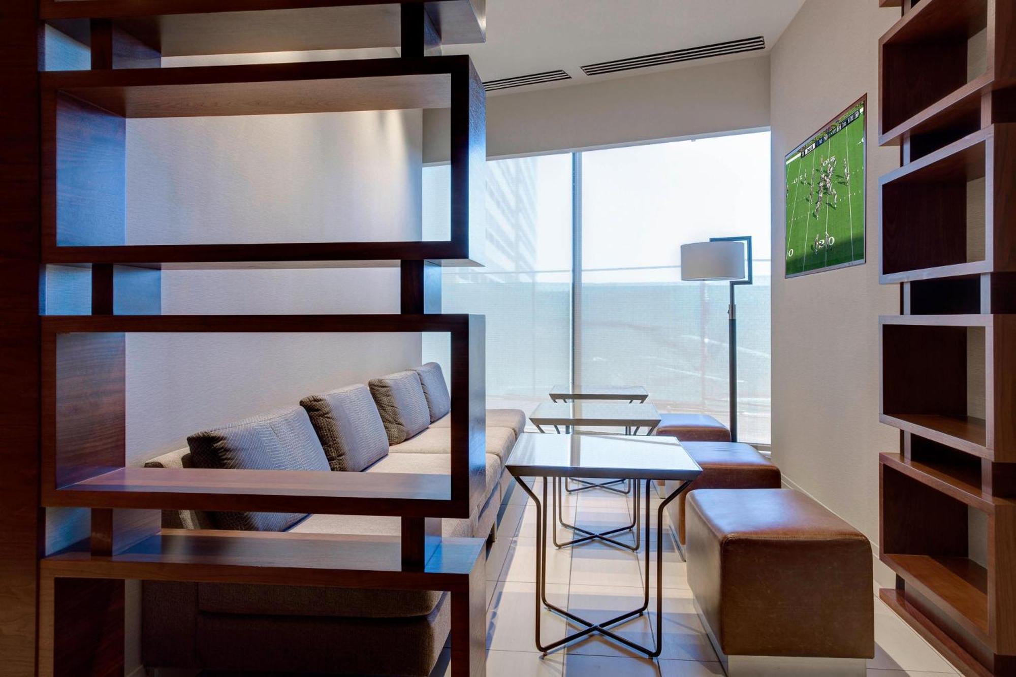 M Club lounge access Guest room 1 King
