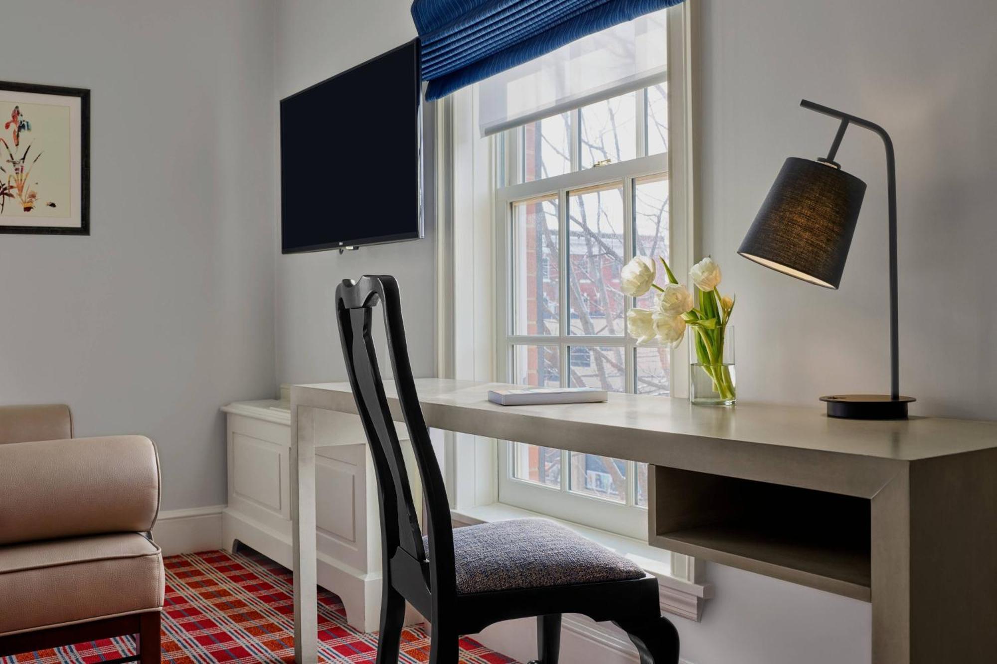 Editor's Queen Guest room 1 Queen Corner room High floor