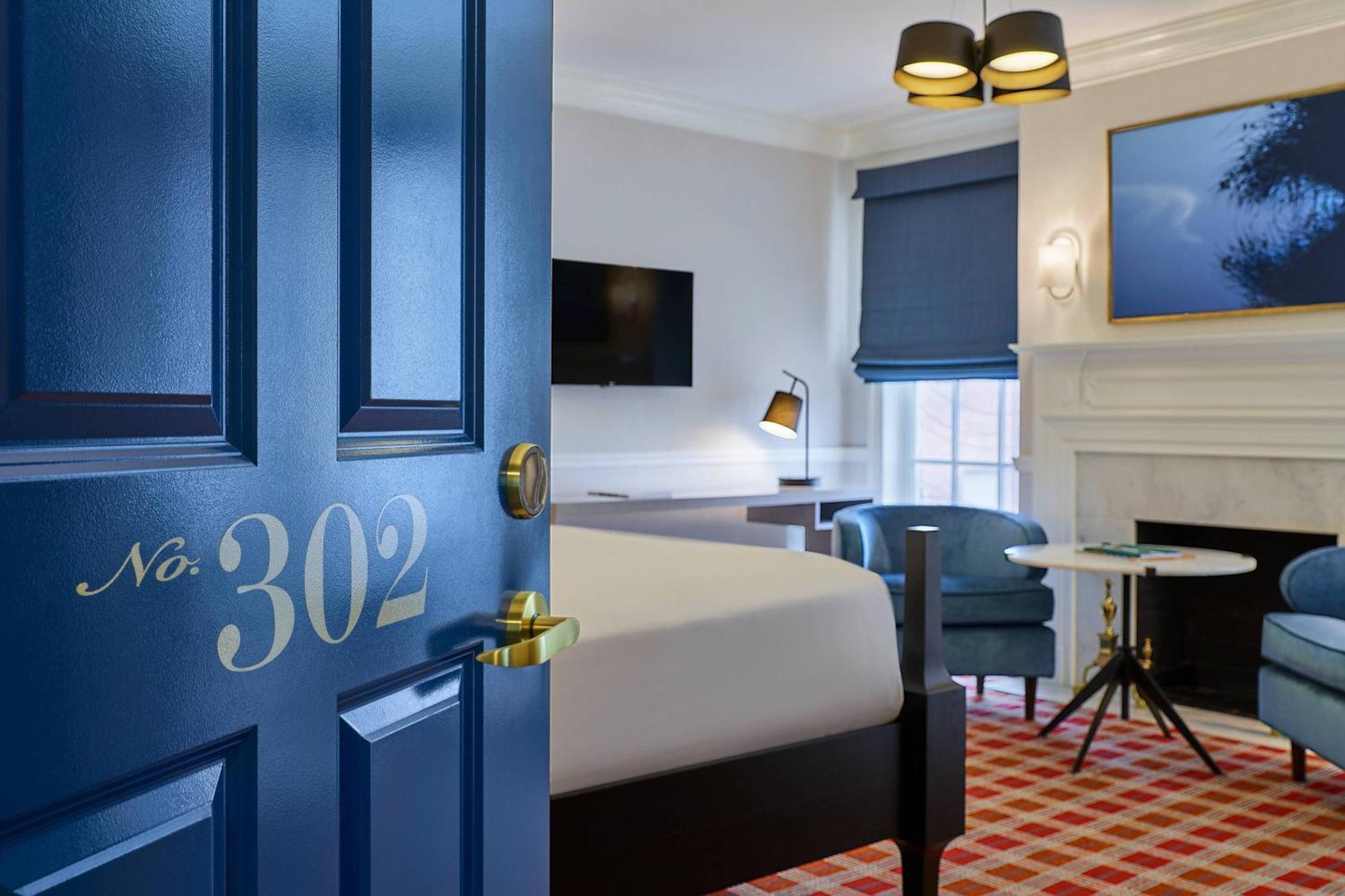 Editor’s King Guest room 1 King Corner room High floor