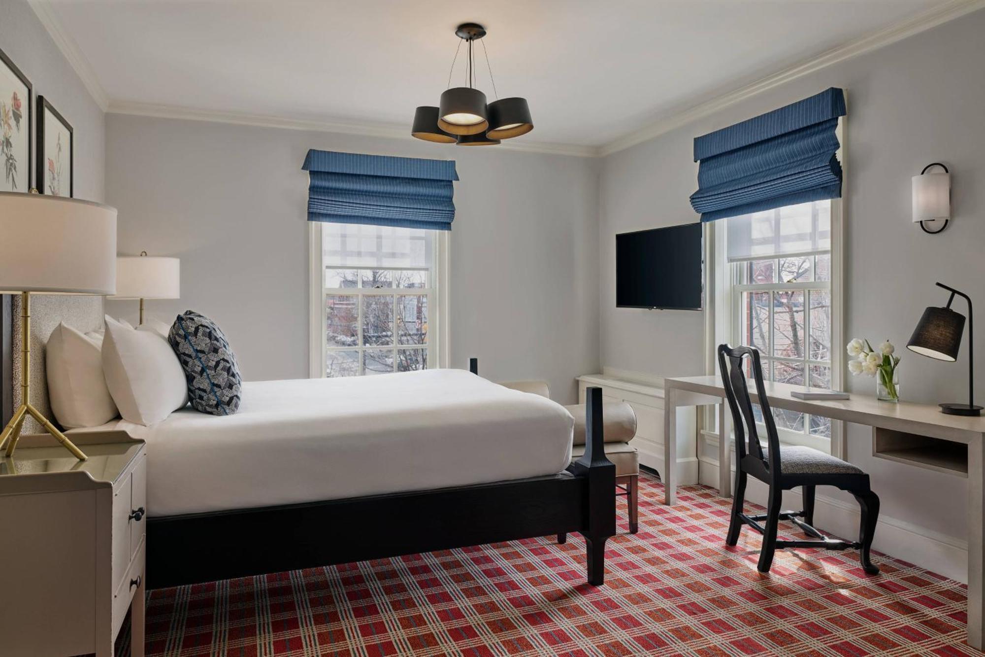 Editor's Queen Guest room 1 Queen Corner room High floor