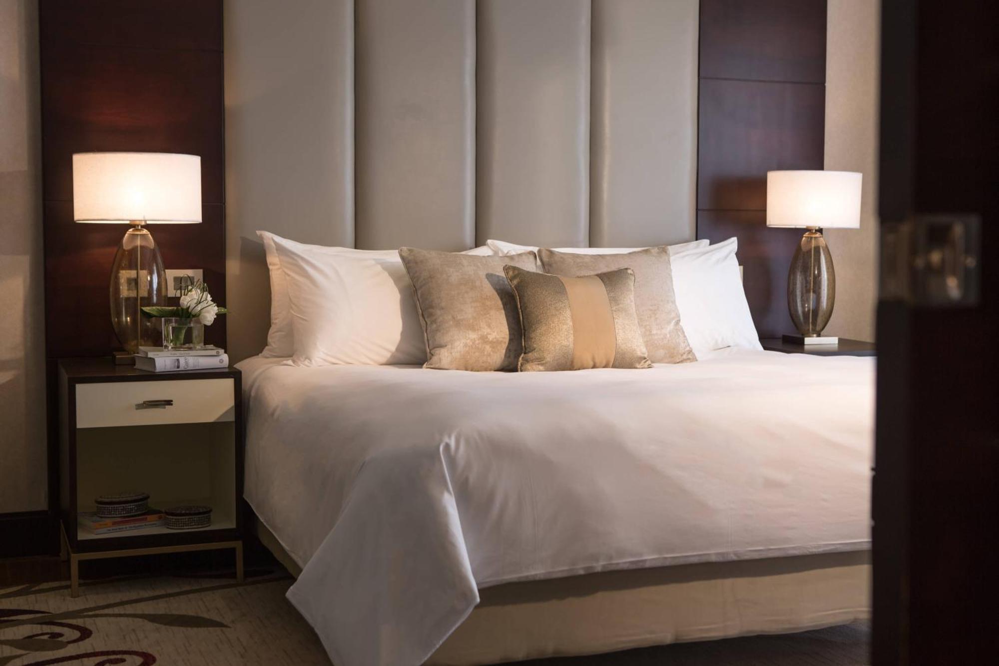 Executive Suite Club Lounge Access 1 King bed