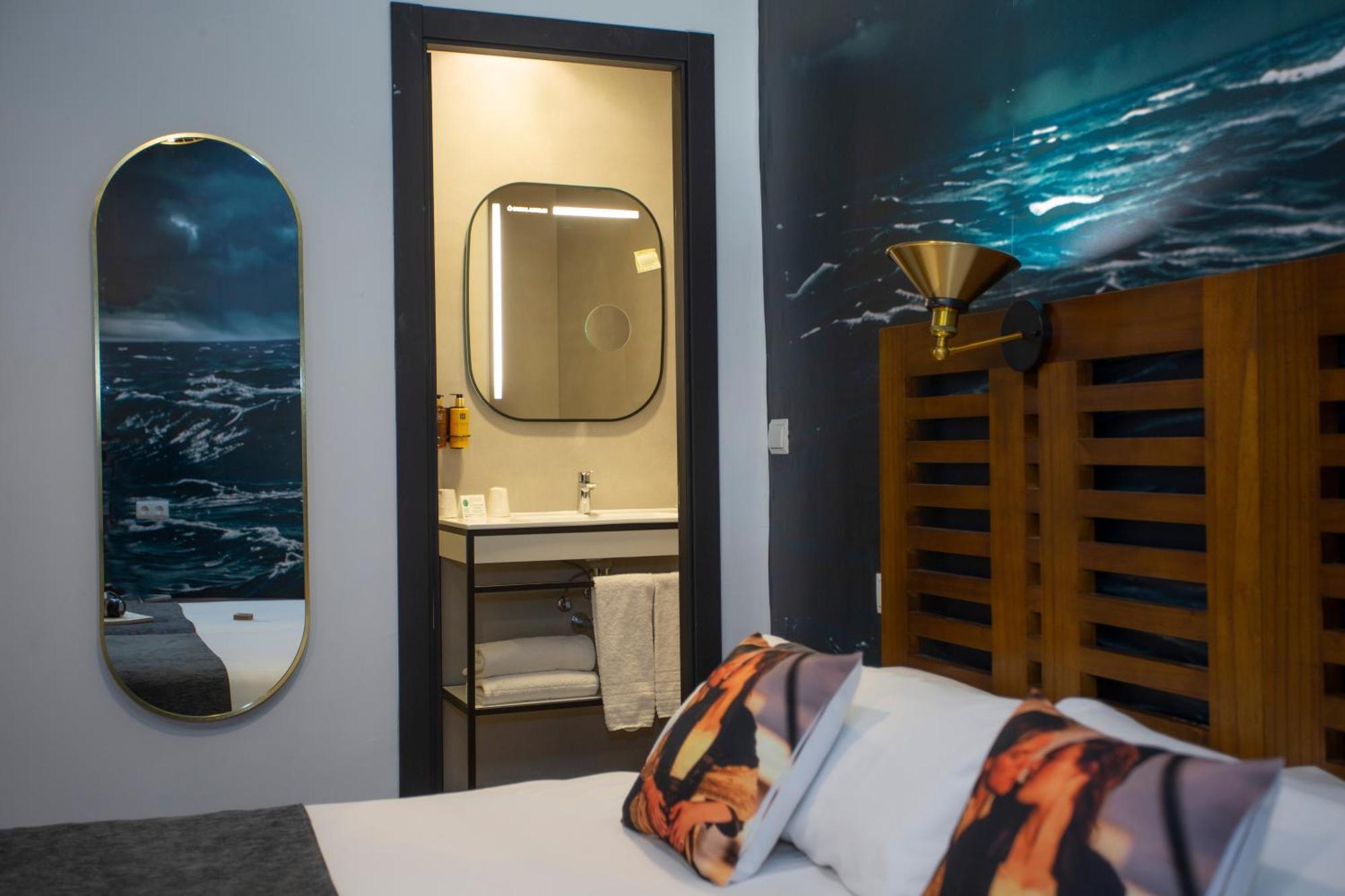 Interior Economy Twin Room
