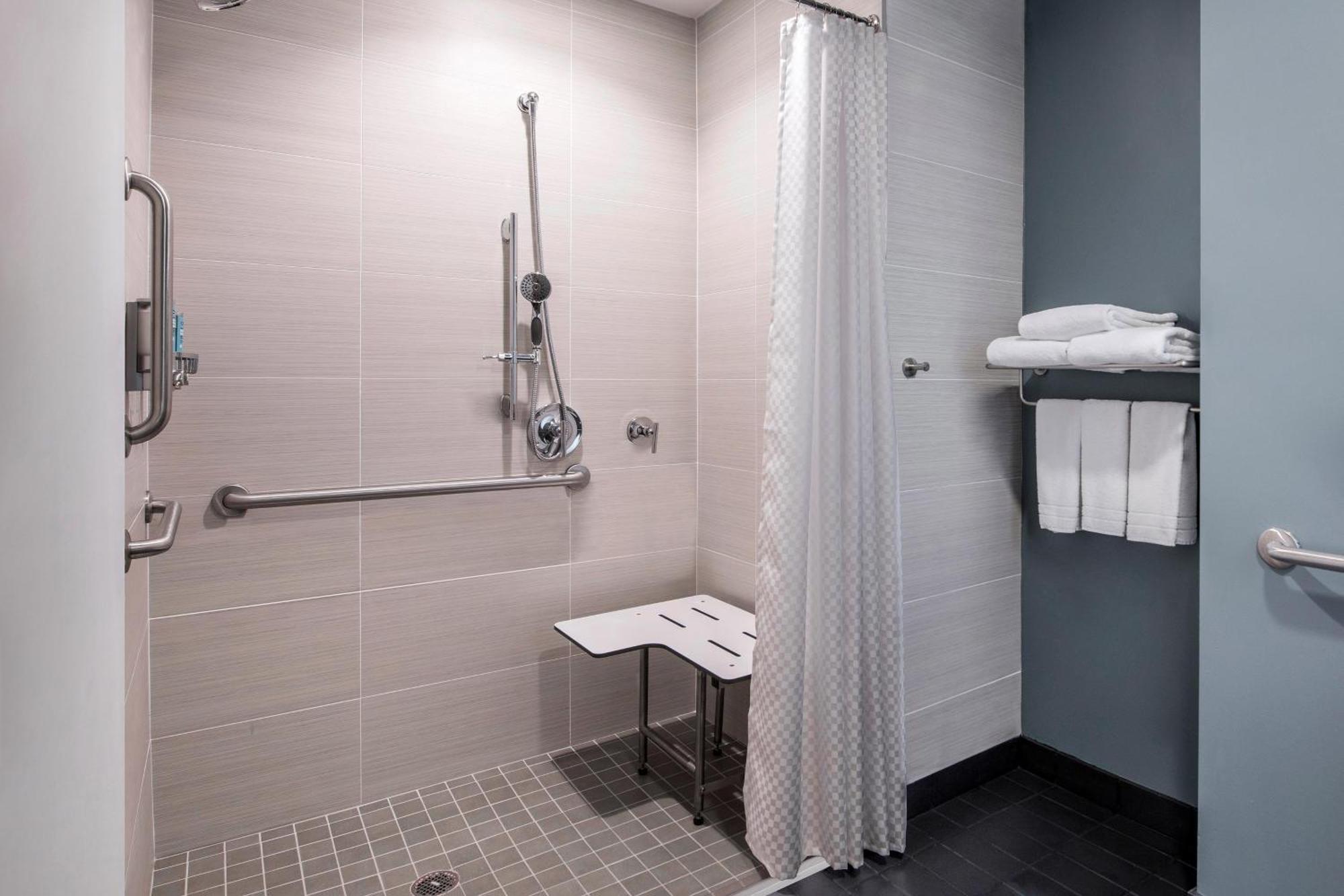 Aloft, Guest room, 1 King