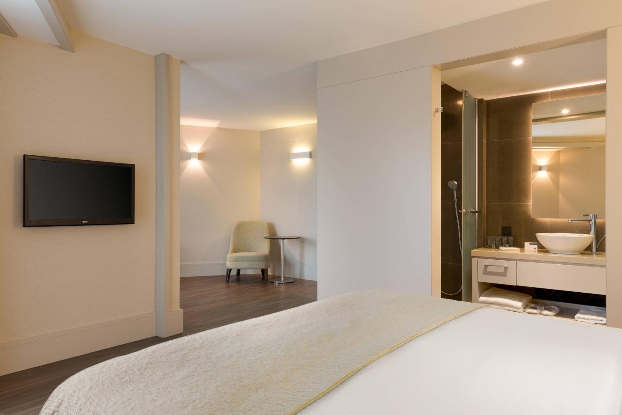 Junior Suite 1 King