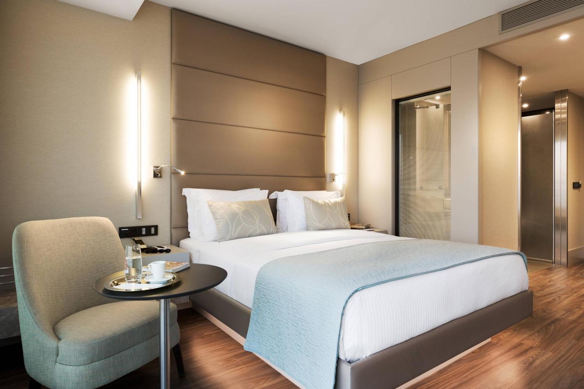 Guest Room 1 King