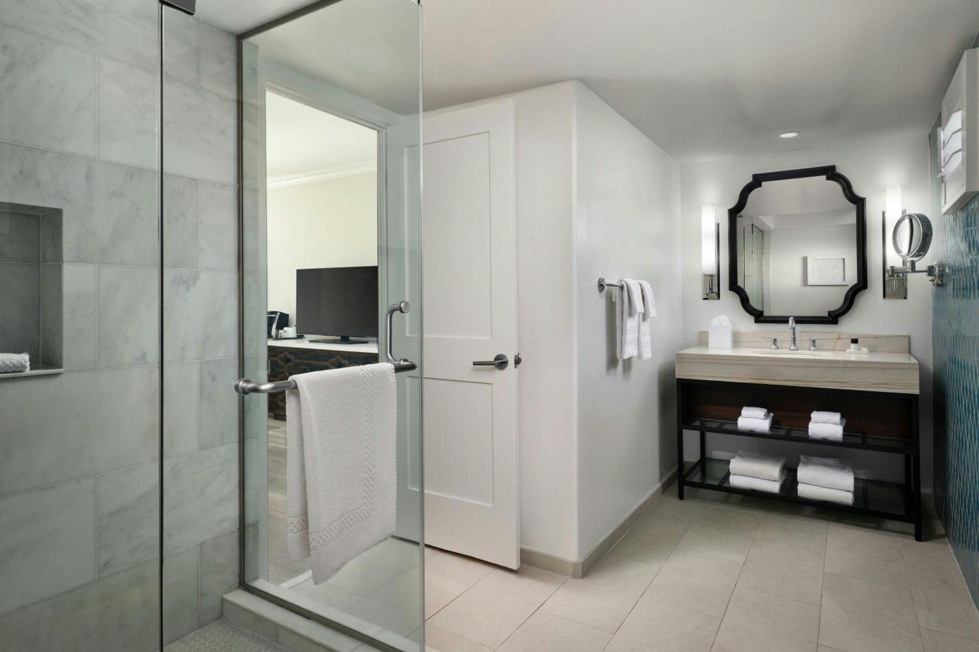 Classic King Room (No Resort Fees)
