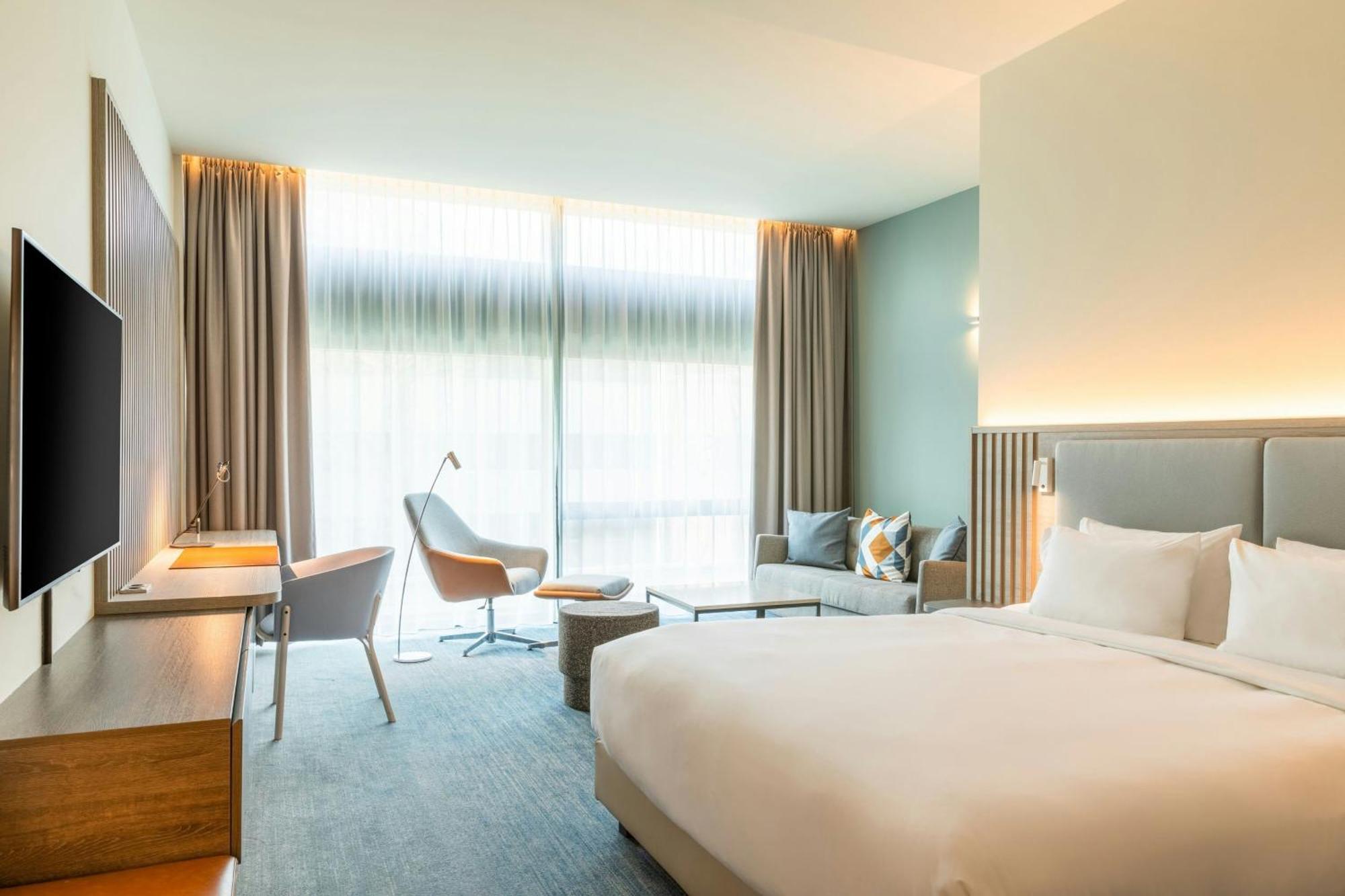 Junior Suite 1 Bedroom Junior Suite 1 King