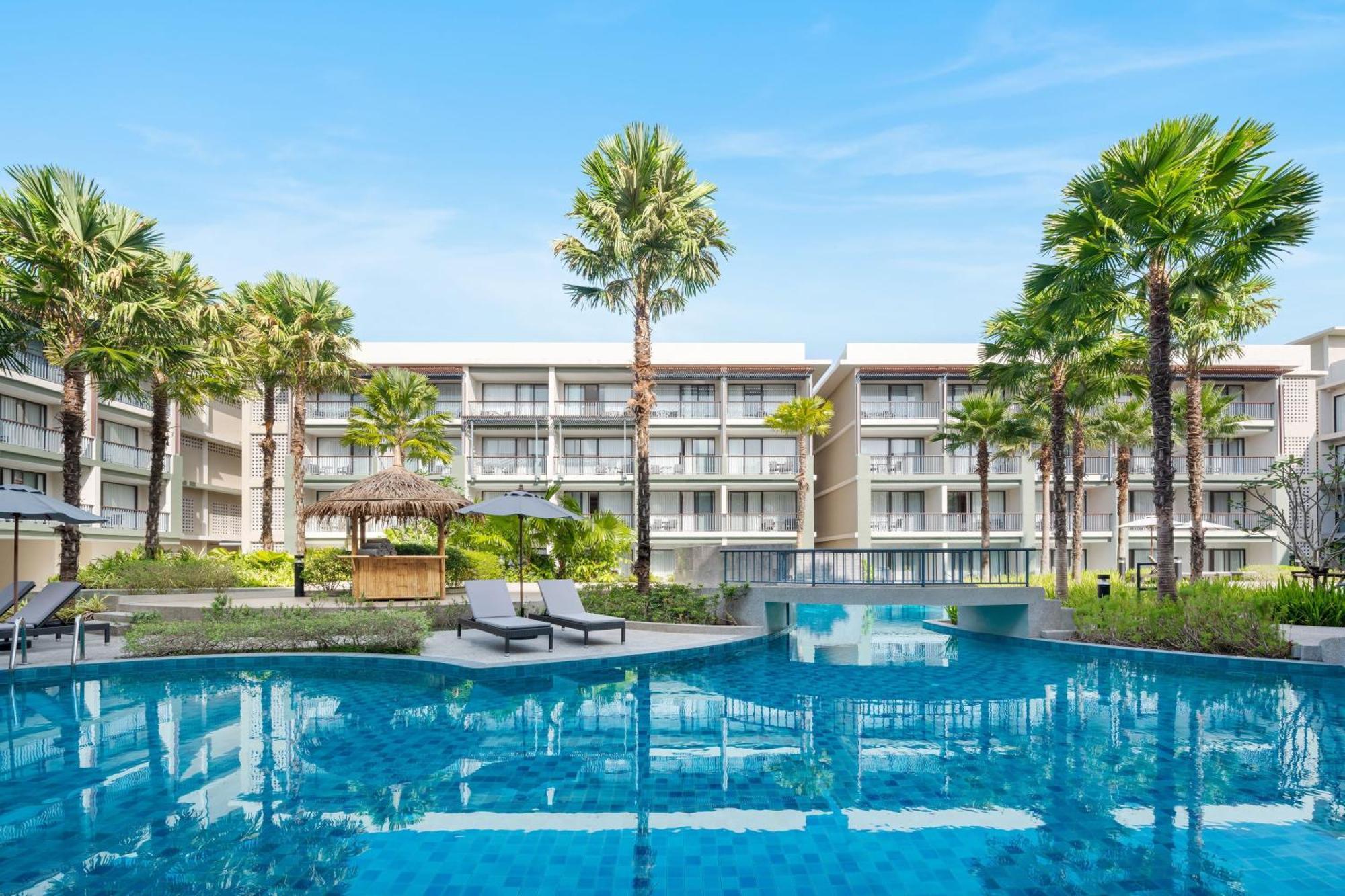 King Room with Pool View - Pool Access