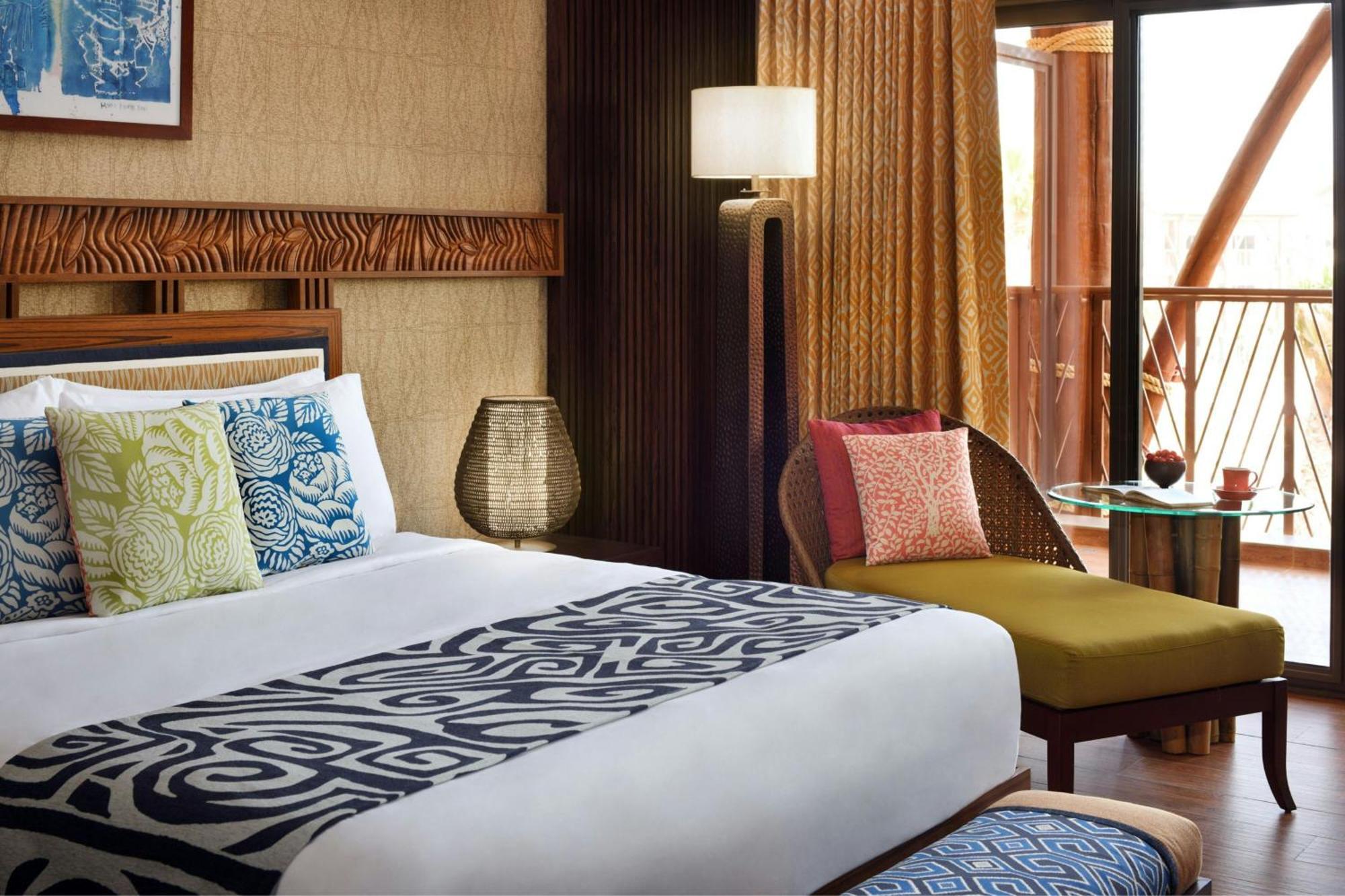 Room Theme Park Access 1 King Resort view Complimentary Beach Access to Sheraton JBR Shuttle to MOE & Dubai Mall