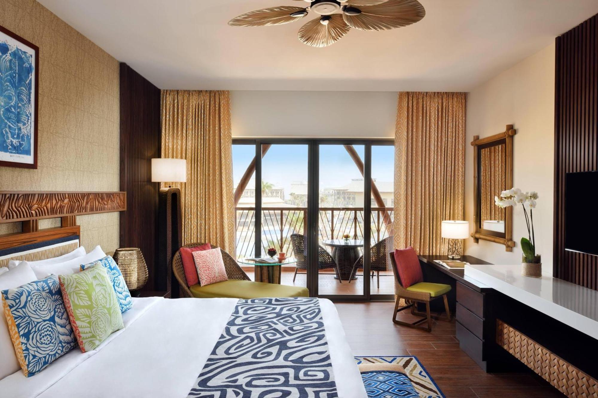 Room Theme Park Access 1 King Pool view Complimentary Beach Access to Sheraton JBR Shuttle to MOE & Dubai Mall