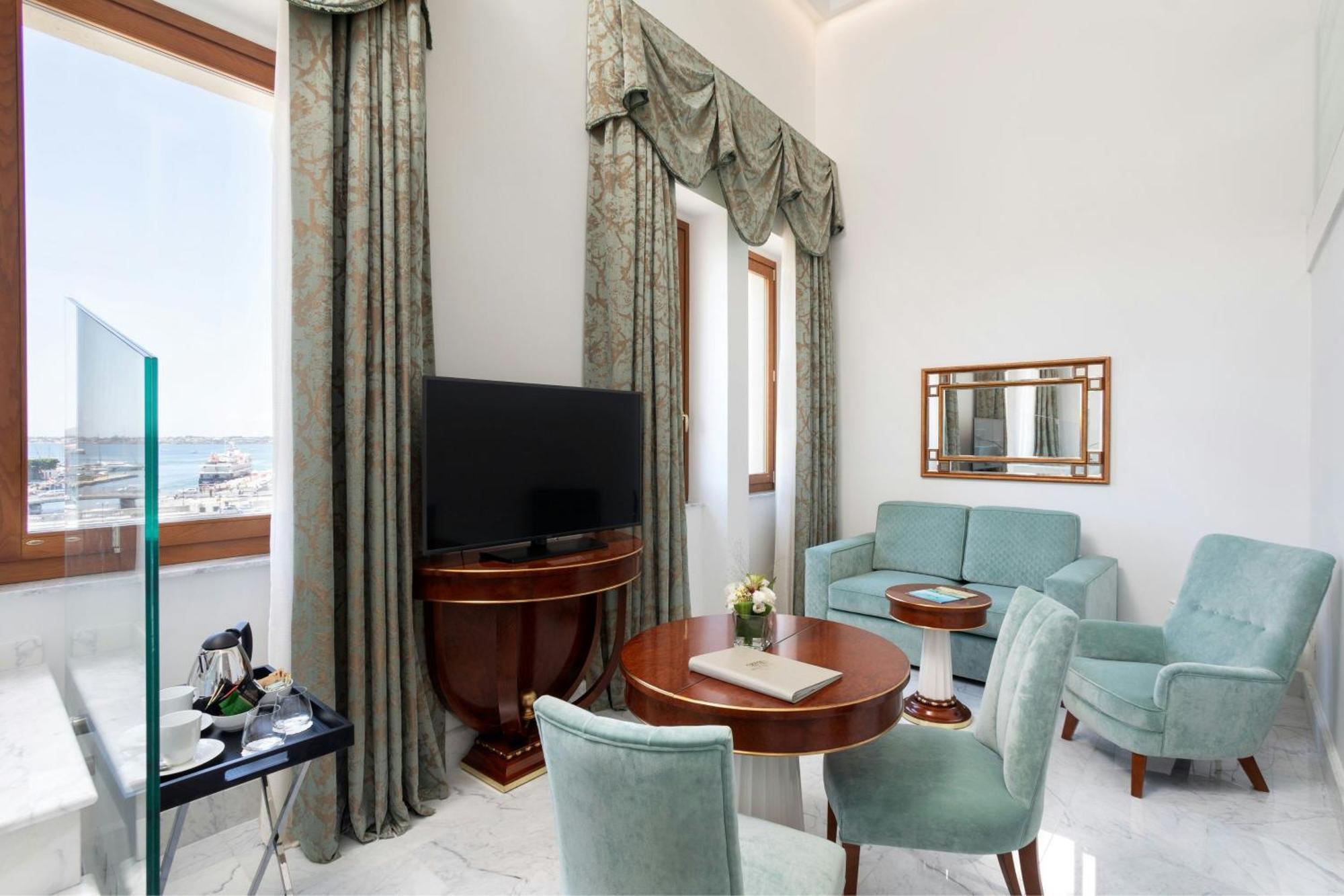 One-Bedroom Bi-Level King Suite