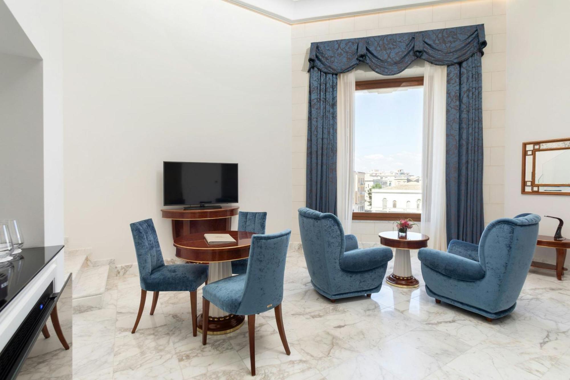 One-Bedroom Bi-Level Suite Sea View