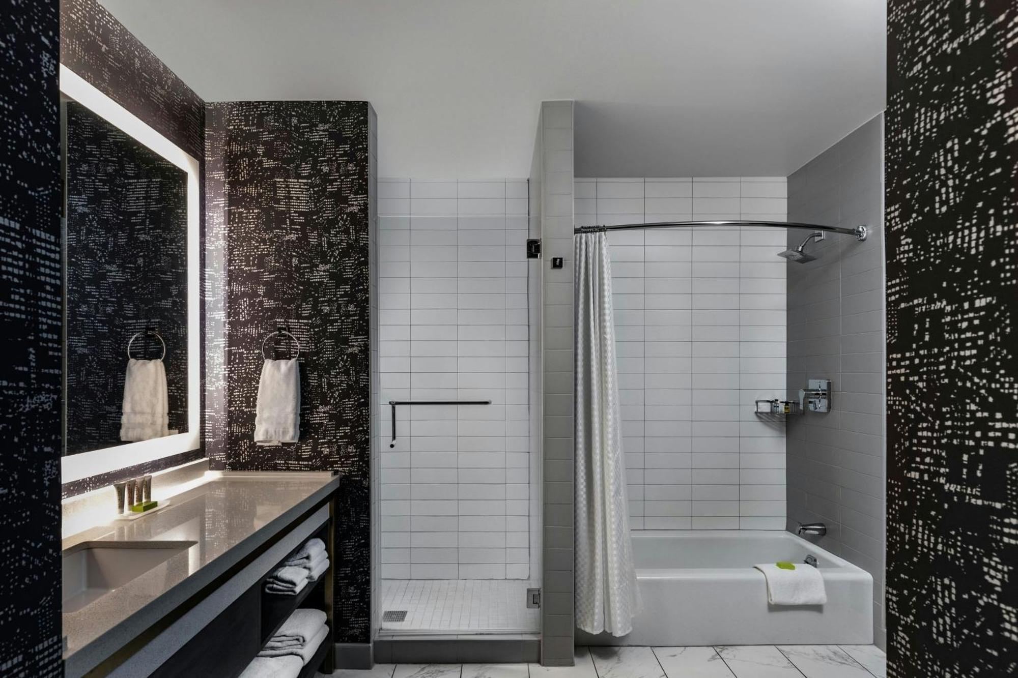 Premium King Room City View
