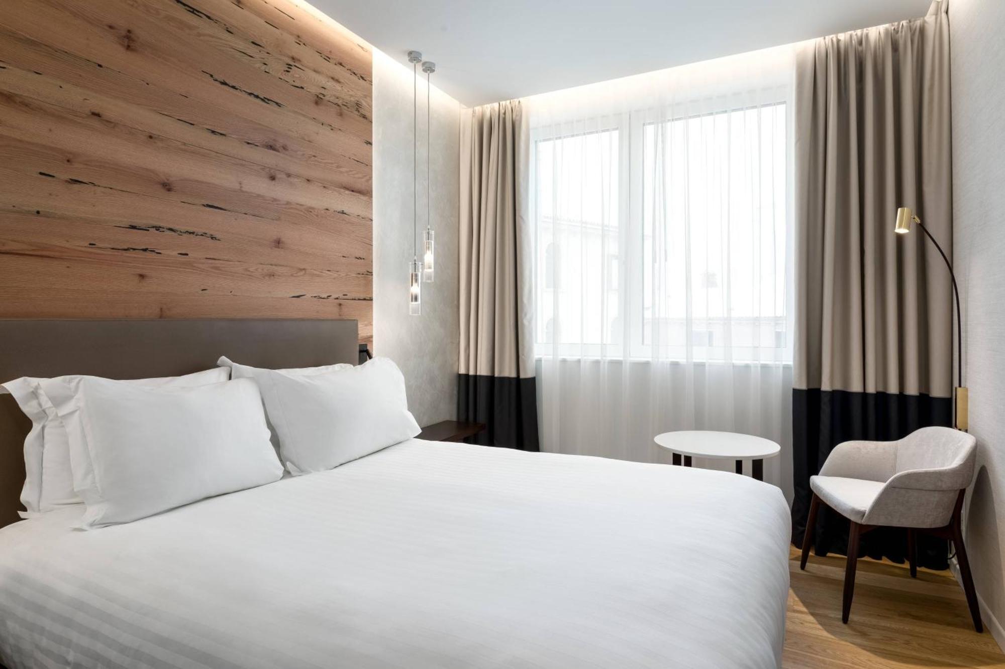 Classic Room Queen Bed