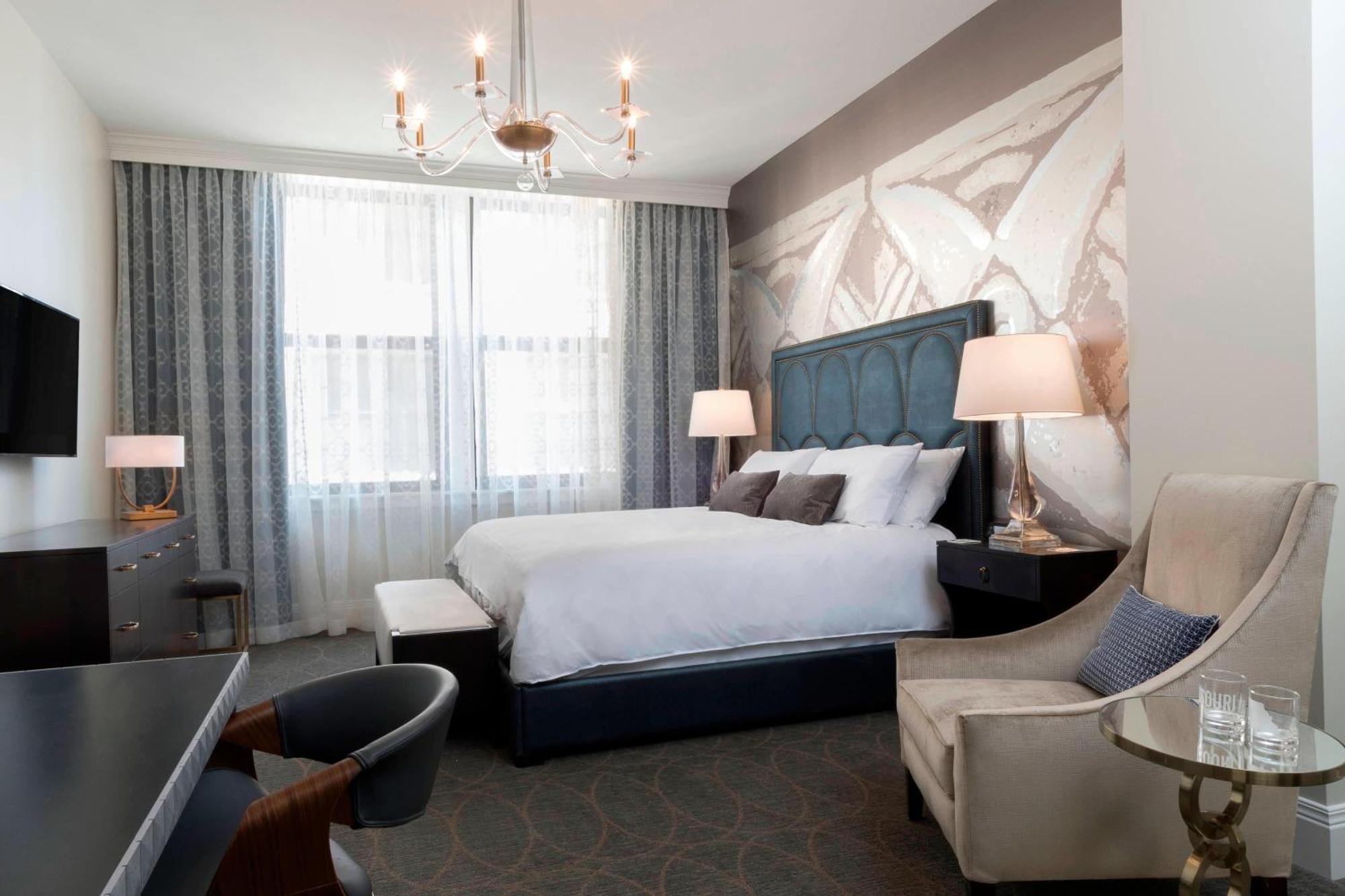 Guest room King or Queen Beds a sofa
