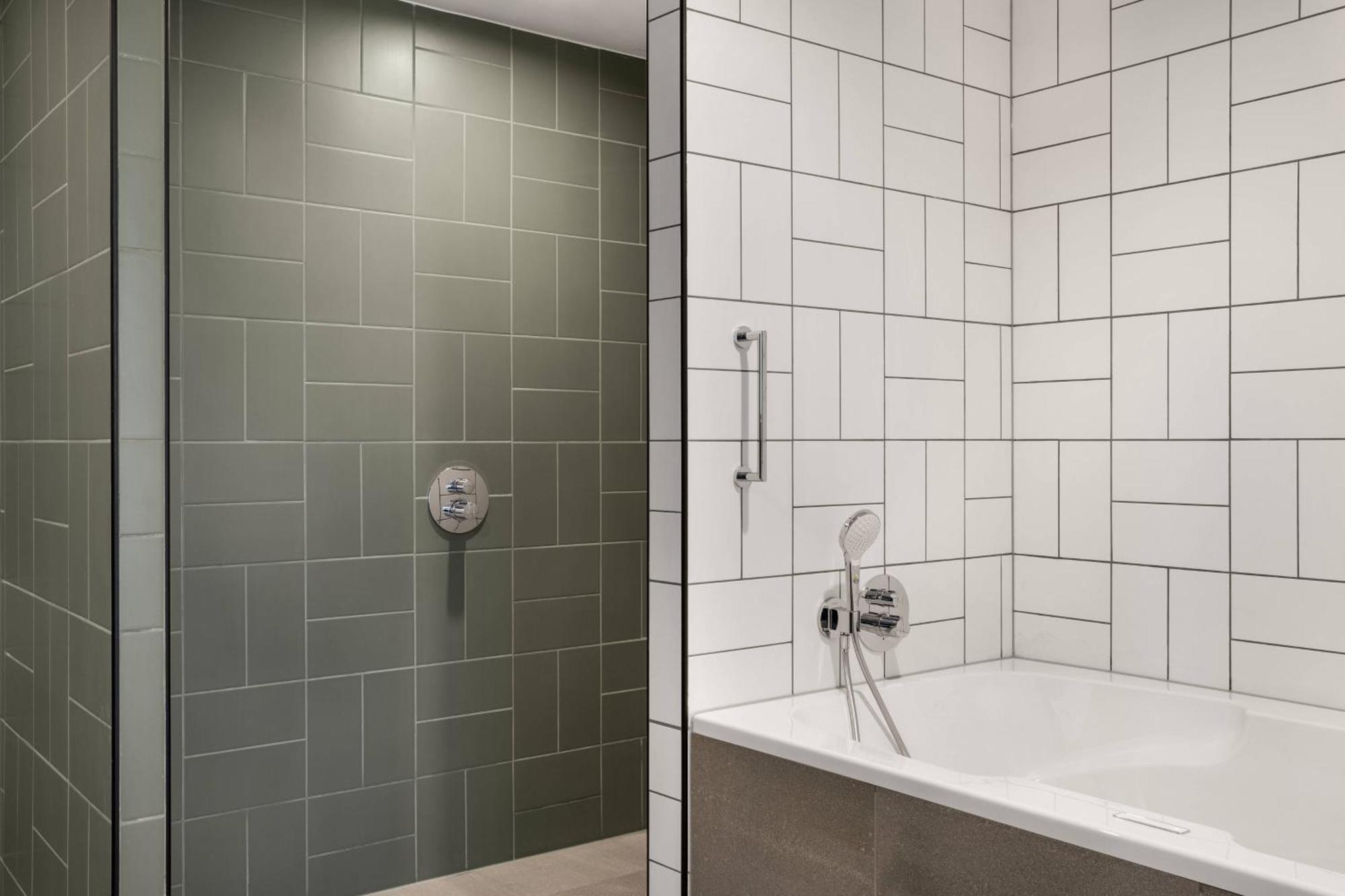 One-Bedroom Corner King Suite Whirlpool