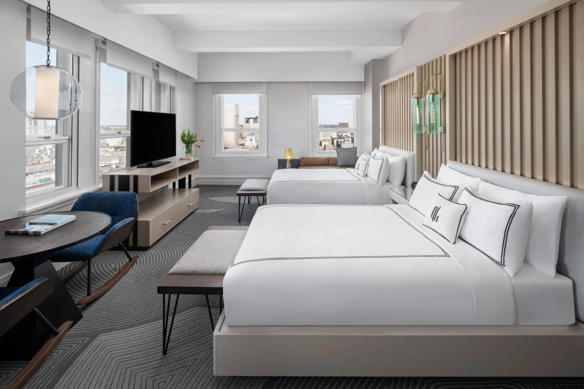 Guest room, 2 Queen, Corner room