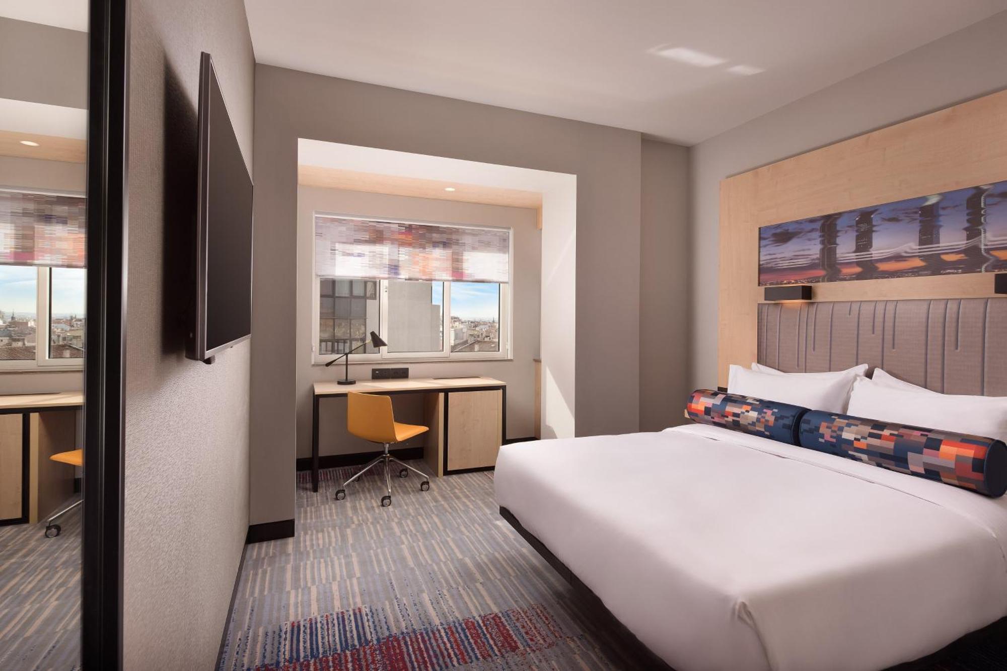 Aloft Queen Room