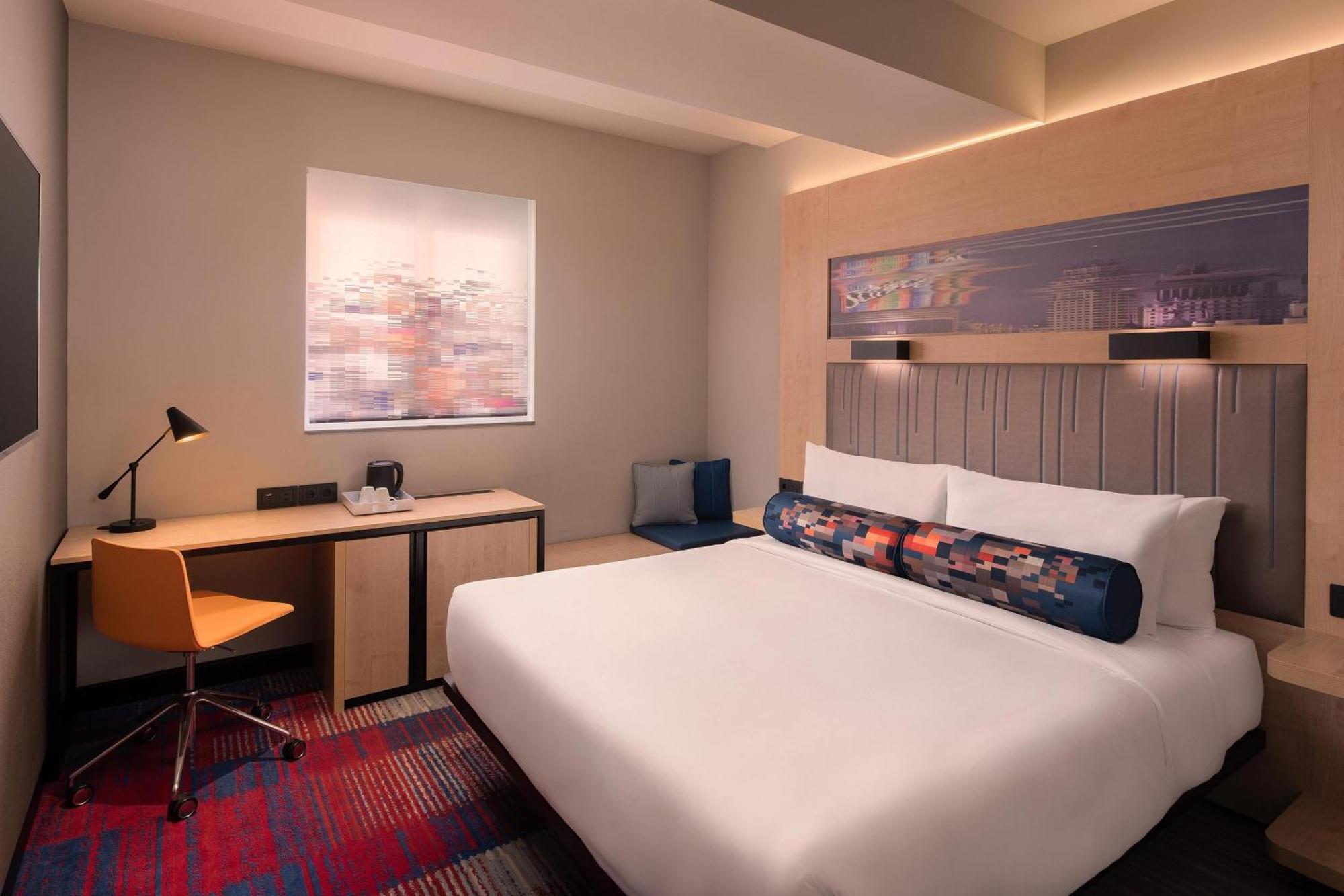 Aloft Queen Room