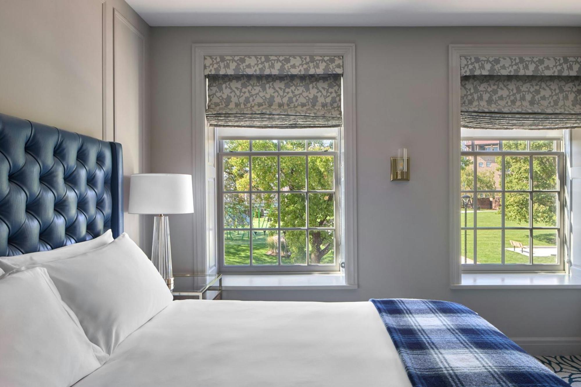 Larger Guest room 1 King Park view