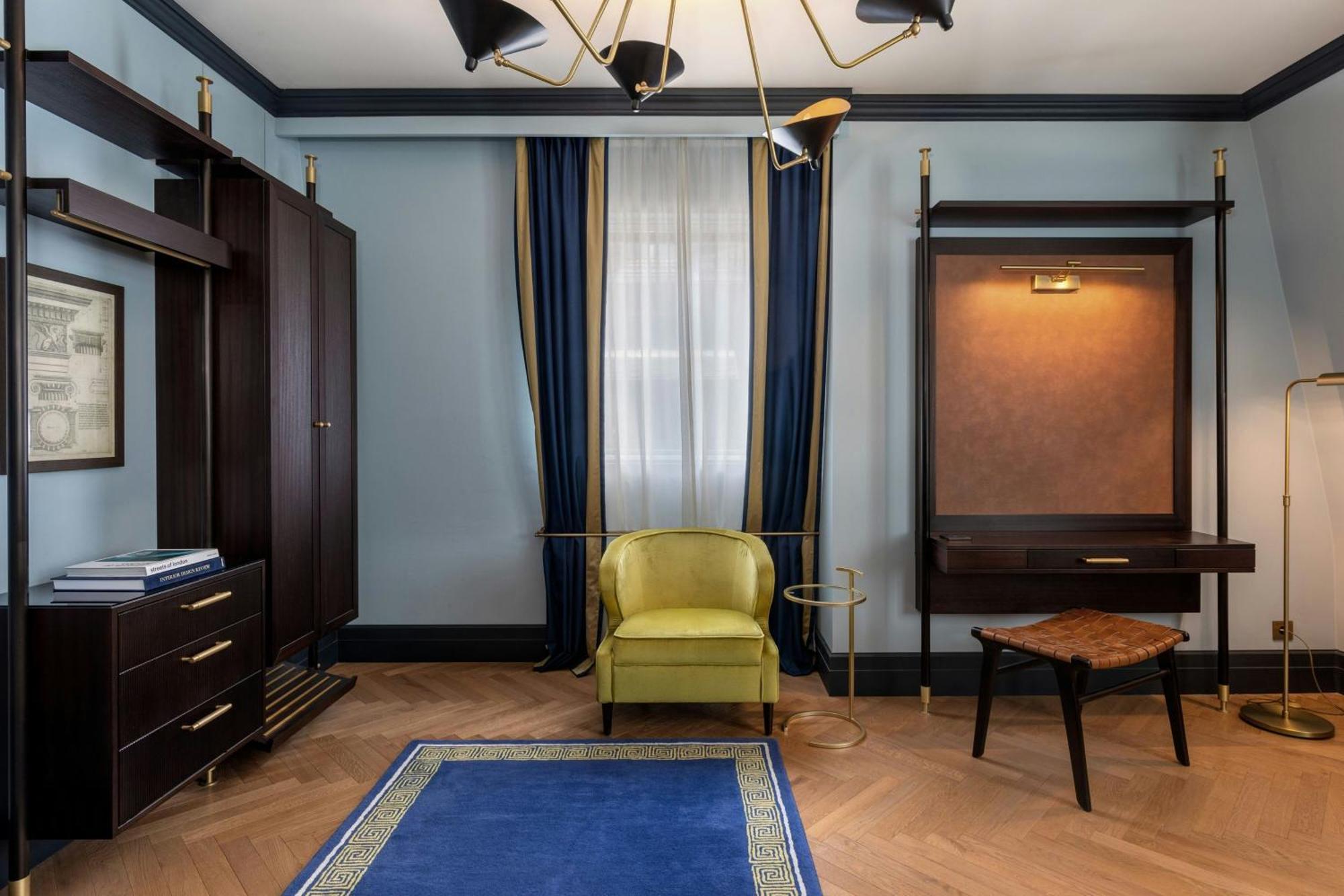 One-Bedroom Junior King Suite