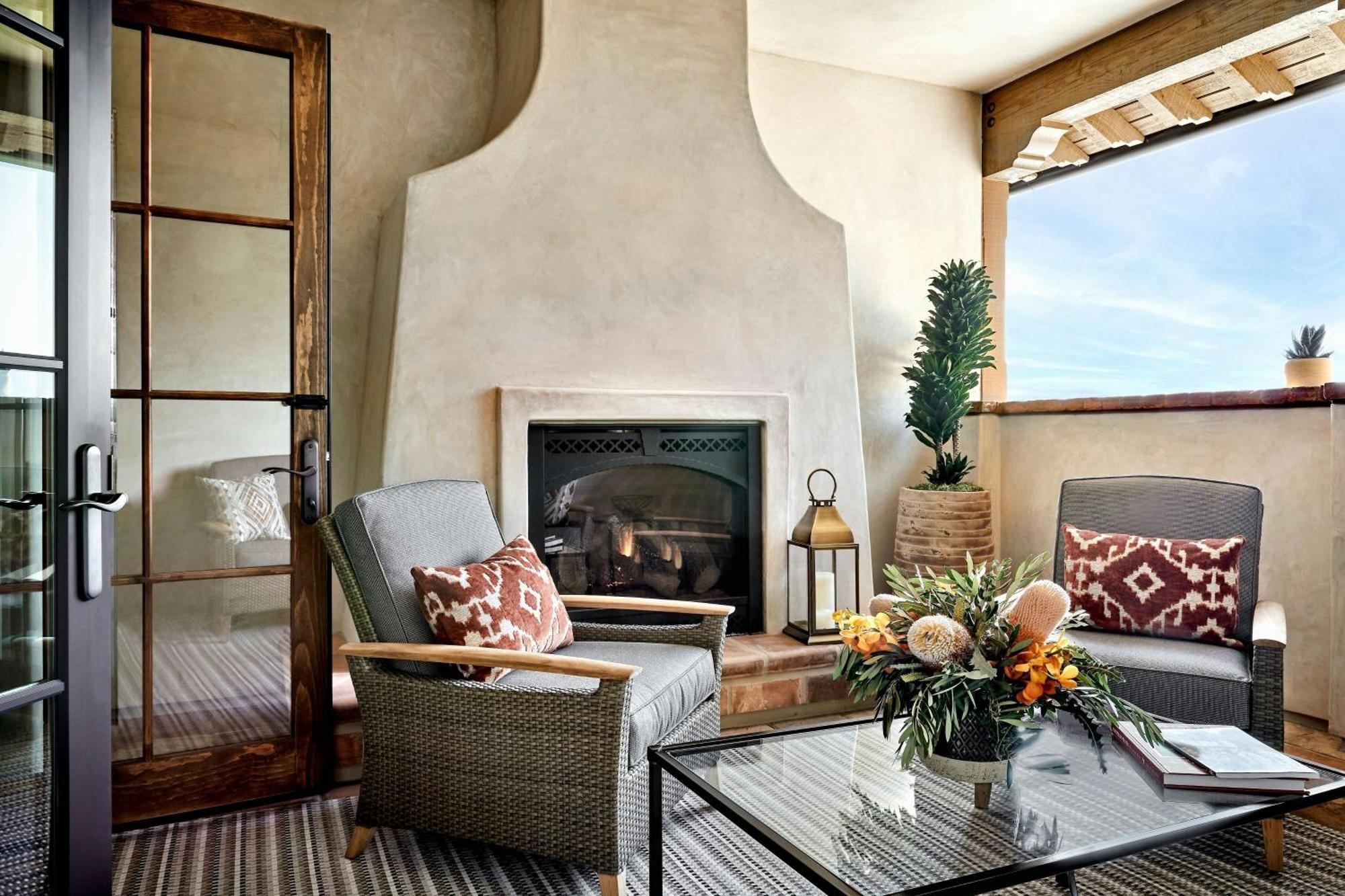 1 Bedroom Suite 1 King Sofa bed Fireplace