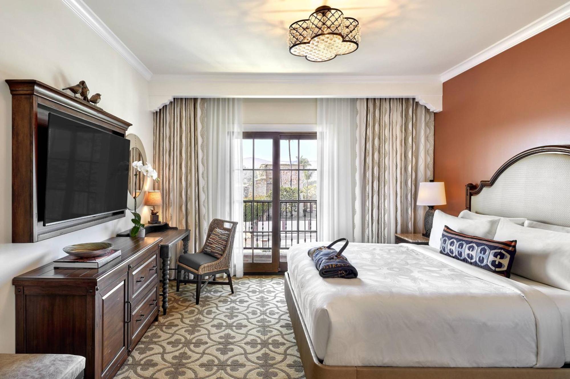 1 Bedroom Suite 1 King Sofa bed Fireplace
