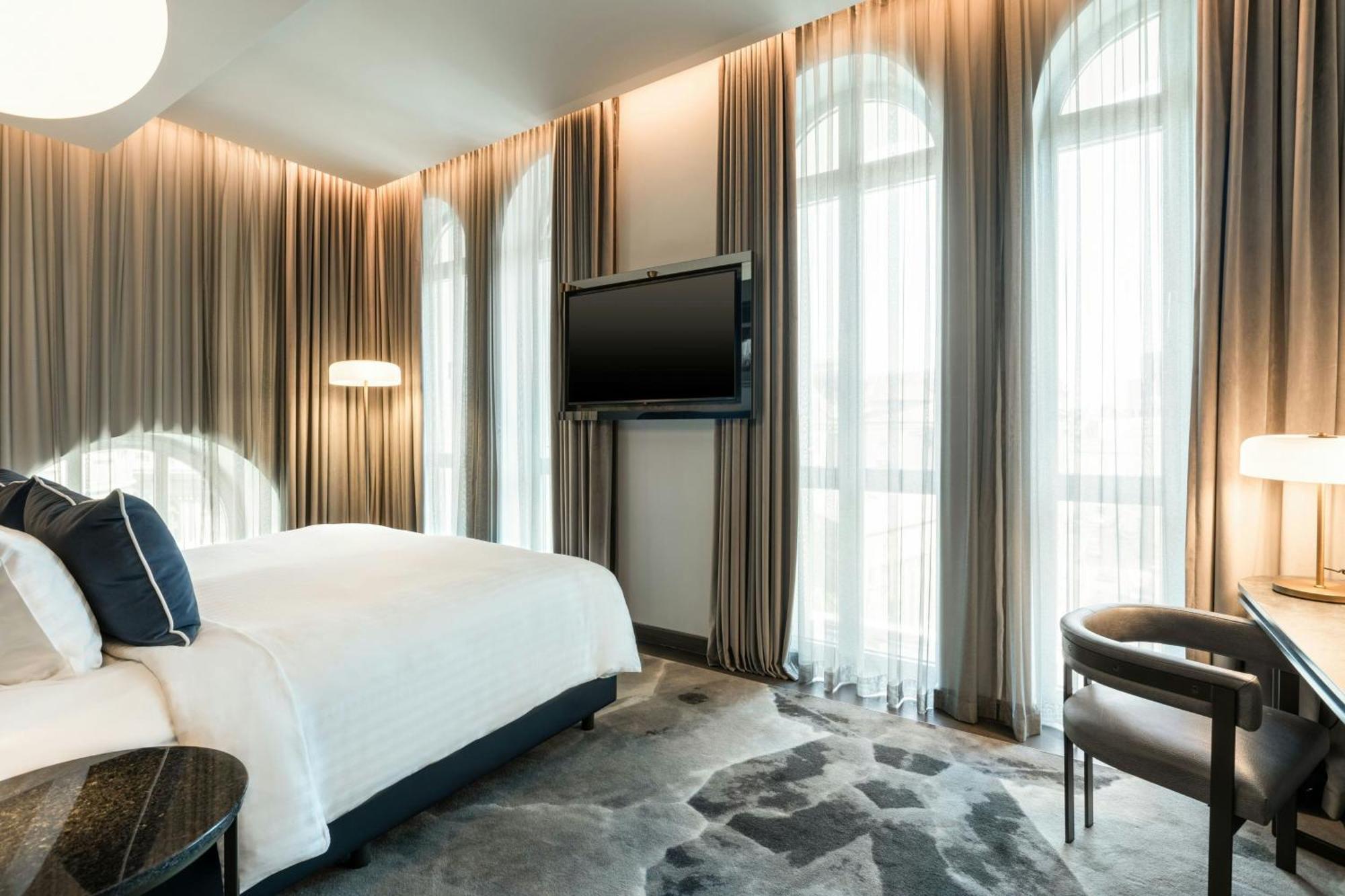 Titanium 1 BedRoom Suite 1 King Bed