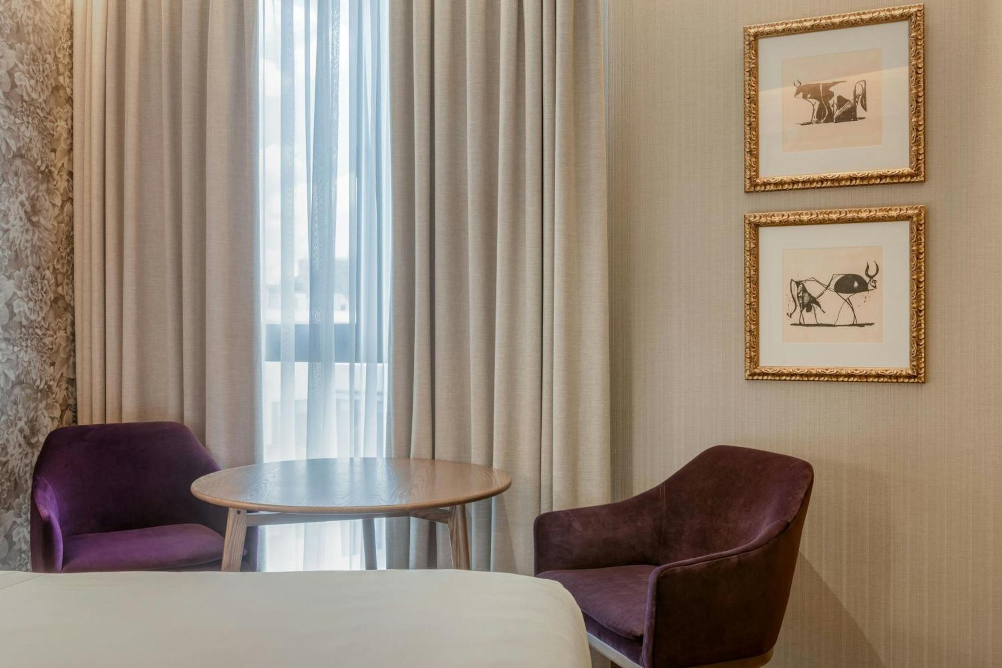 Deluxe King Room City View