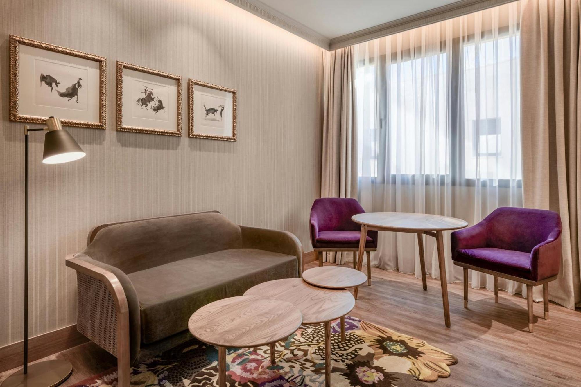 Deluxe Interior Queen Room