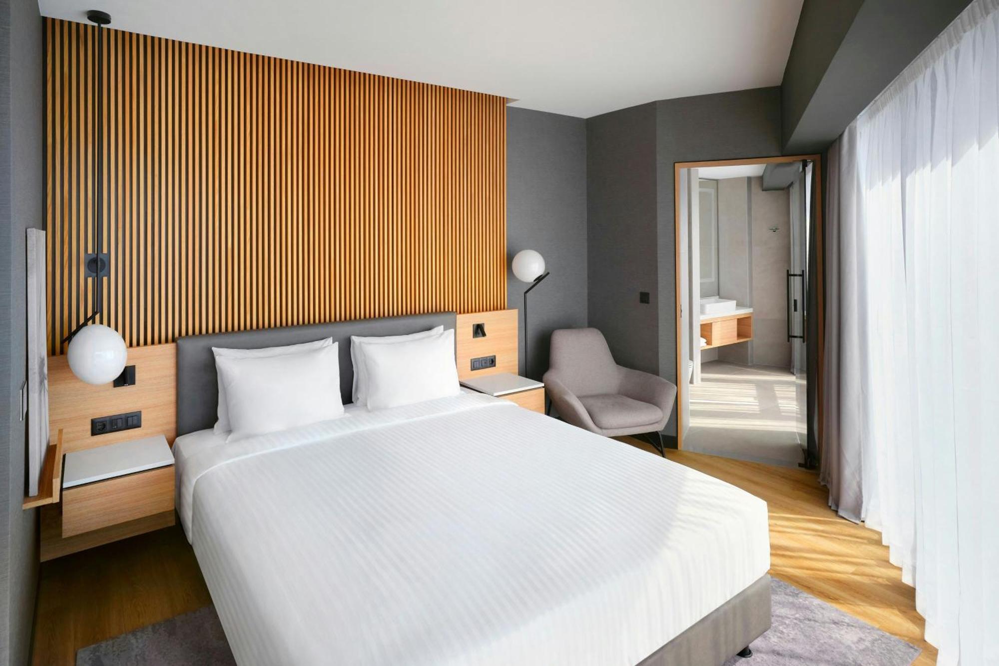 Standaard Kamer met Kingsize Bed en Uitzicht op Zee