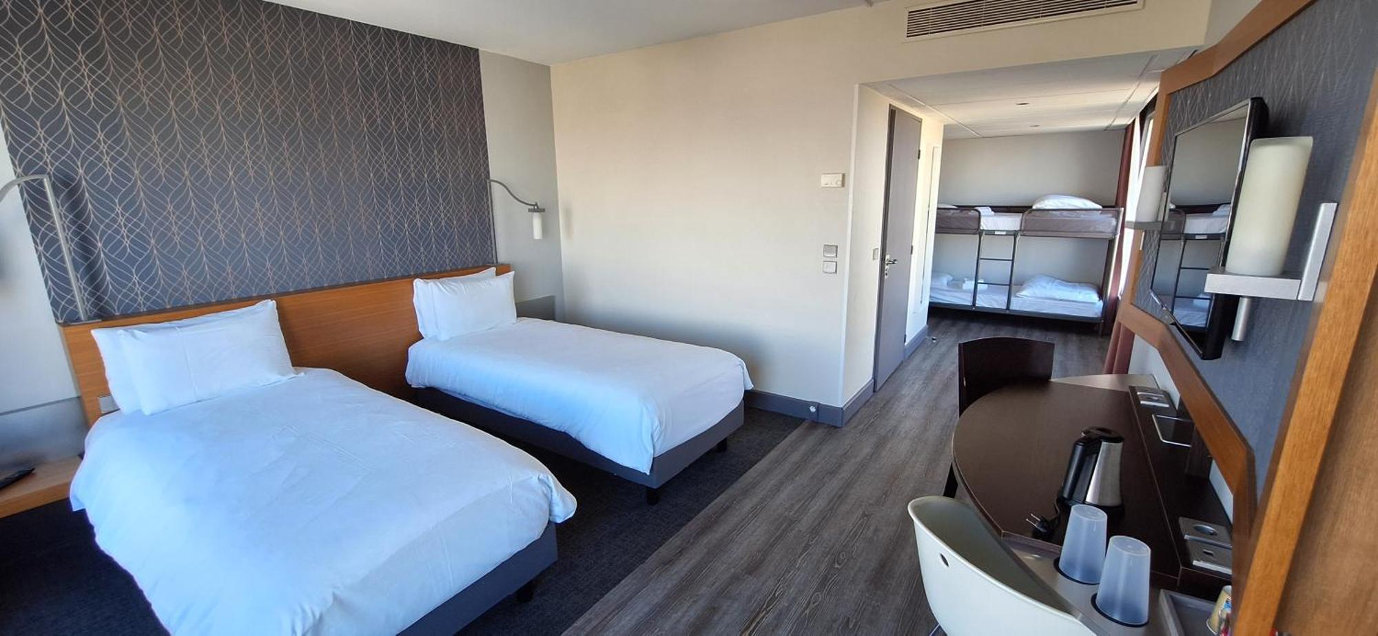Chambre Familiale avec Lit Double et Lit Superposé