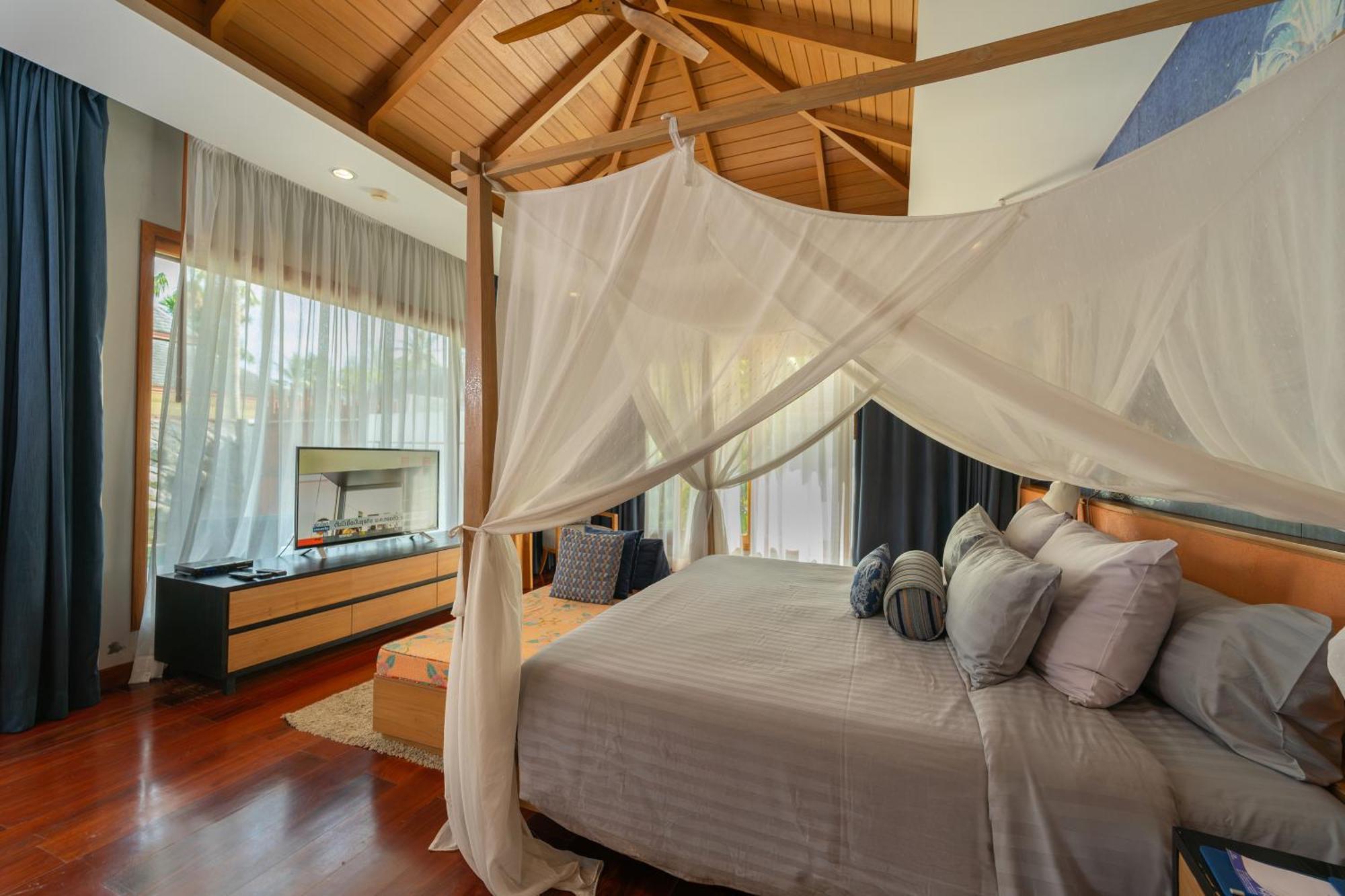 Tropical Pool Villa